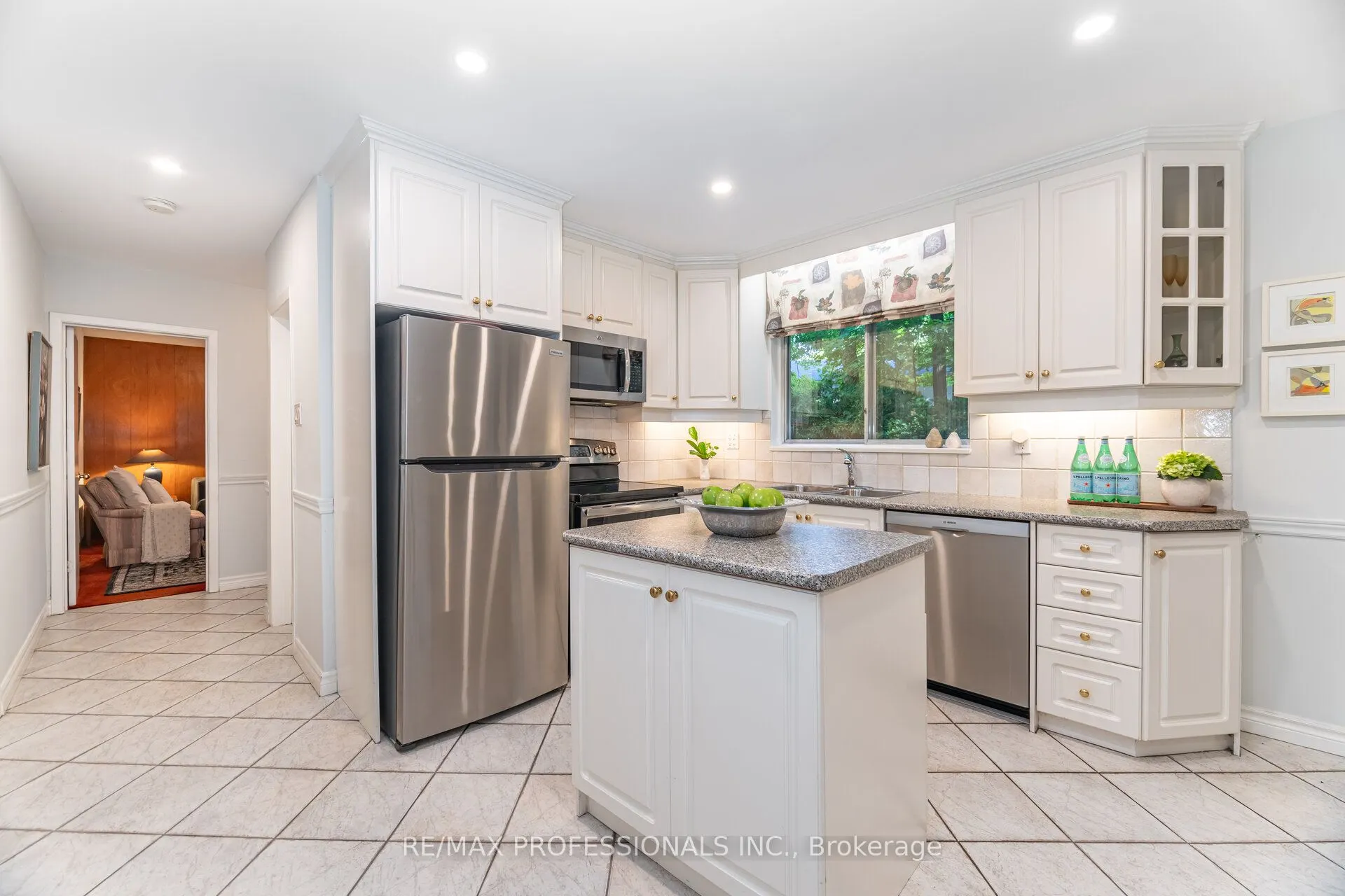 7 Queensborough Crescent