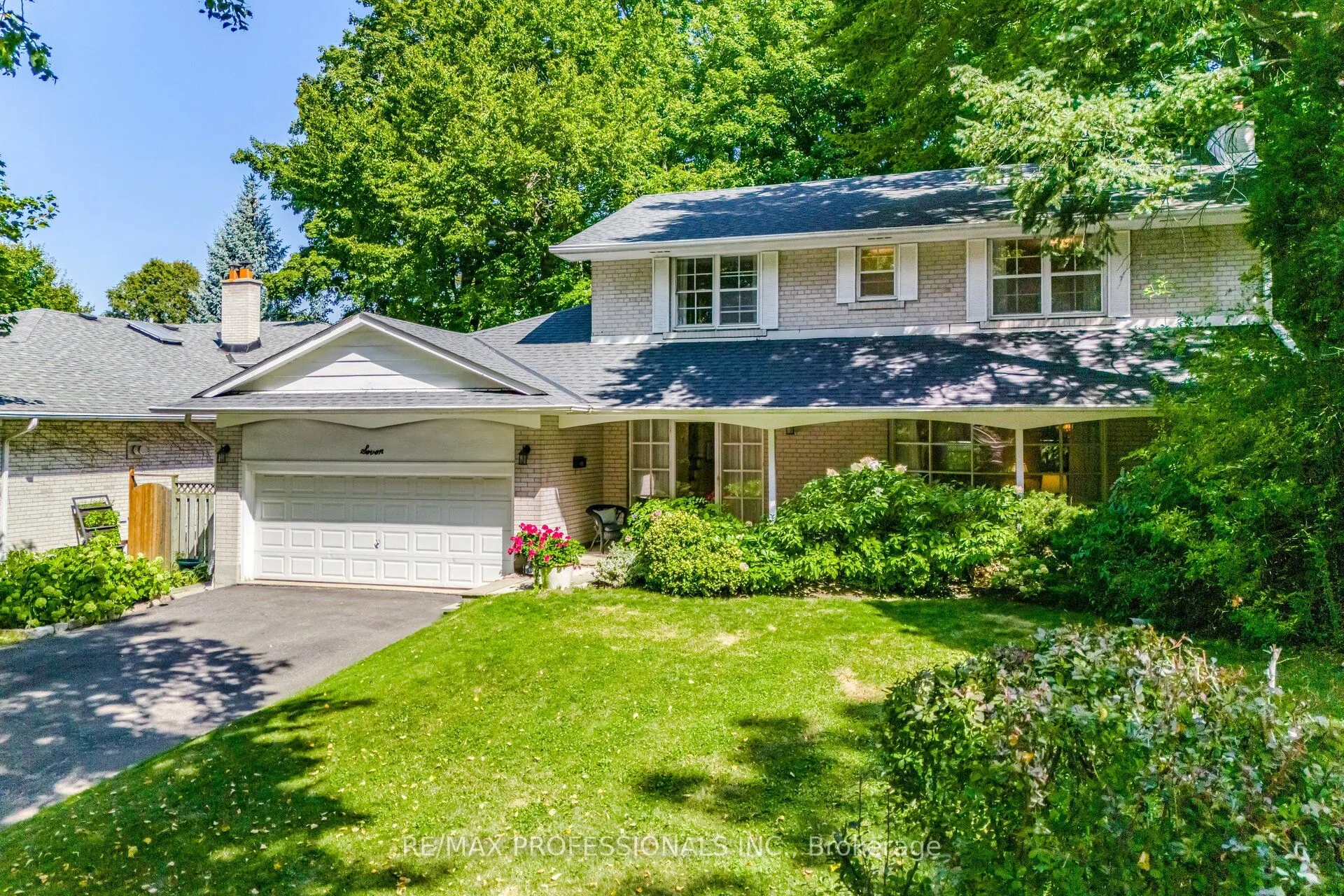 7 Queensborough Crescent