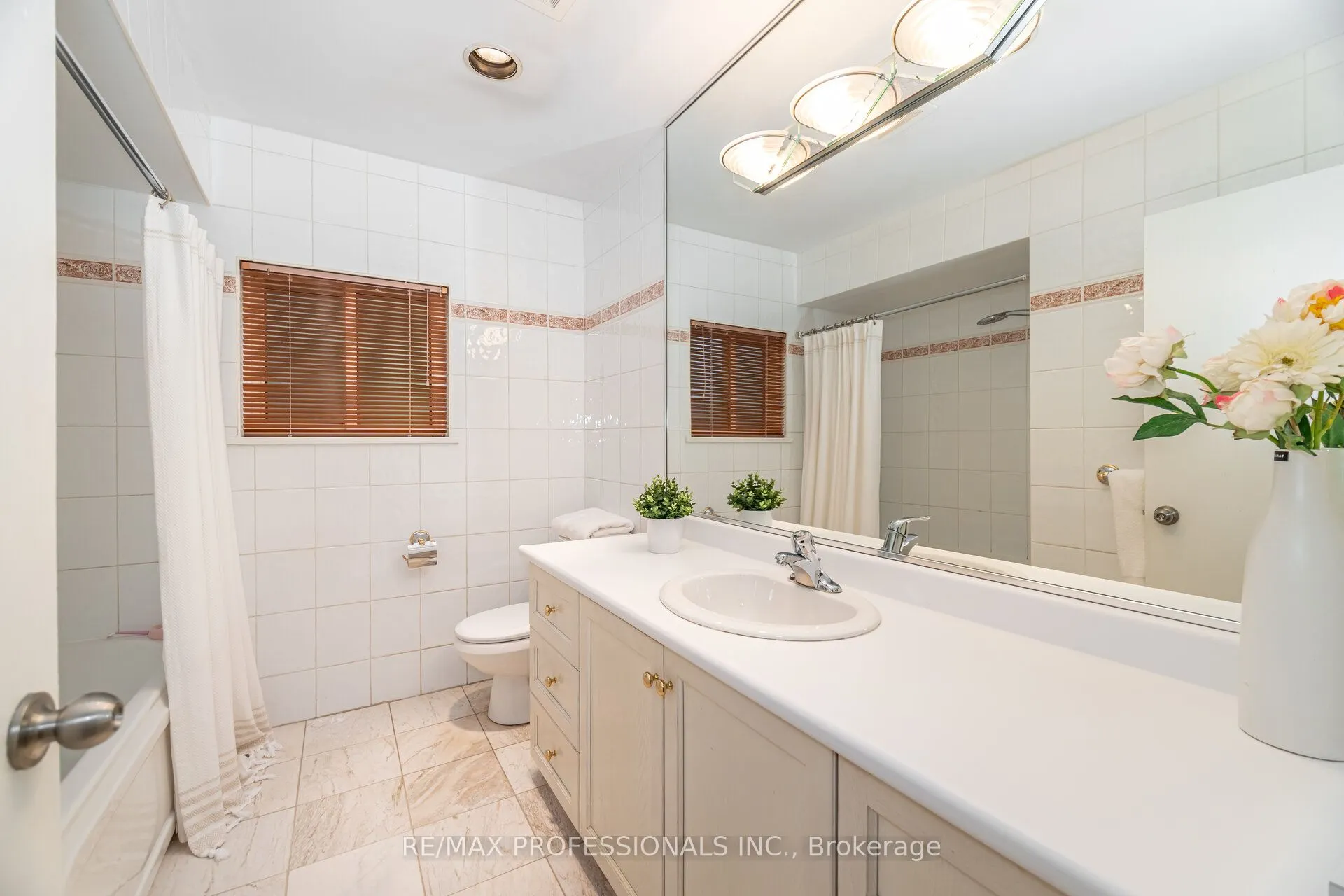 7 Queensborough Crescent