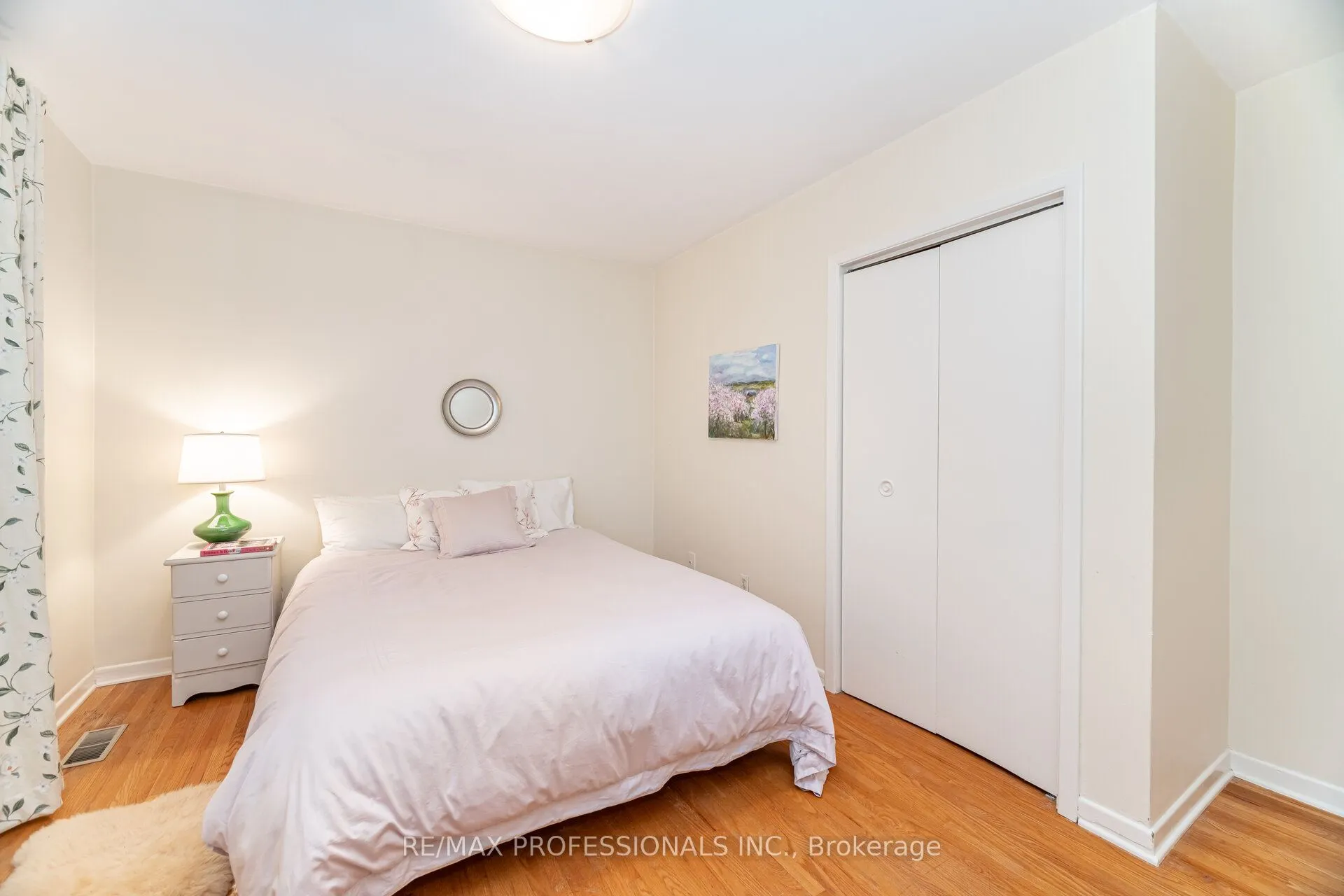 7 Queensborough Crescent