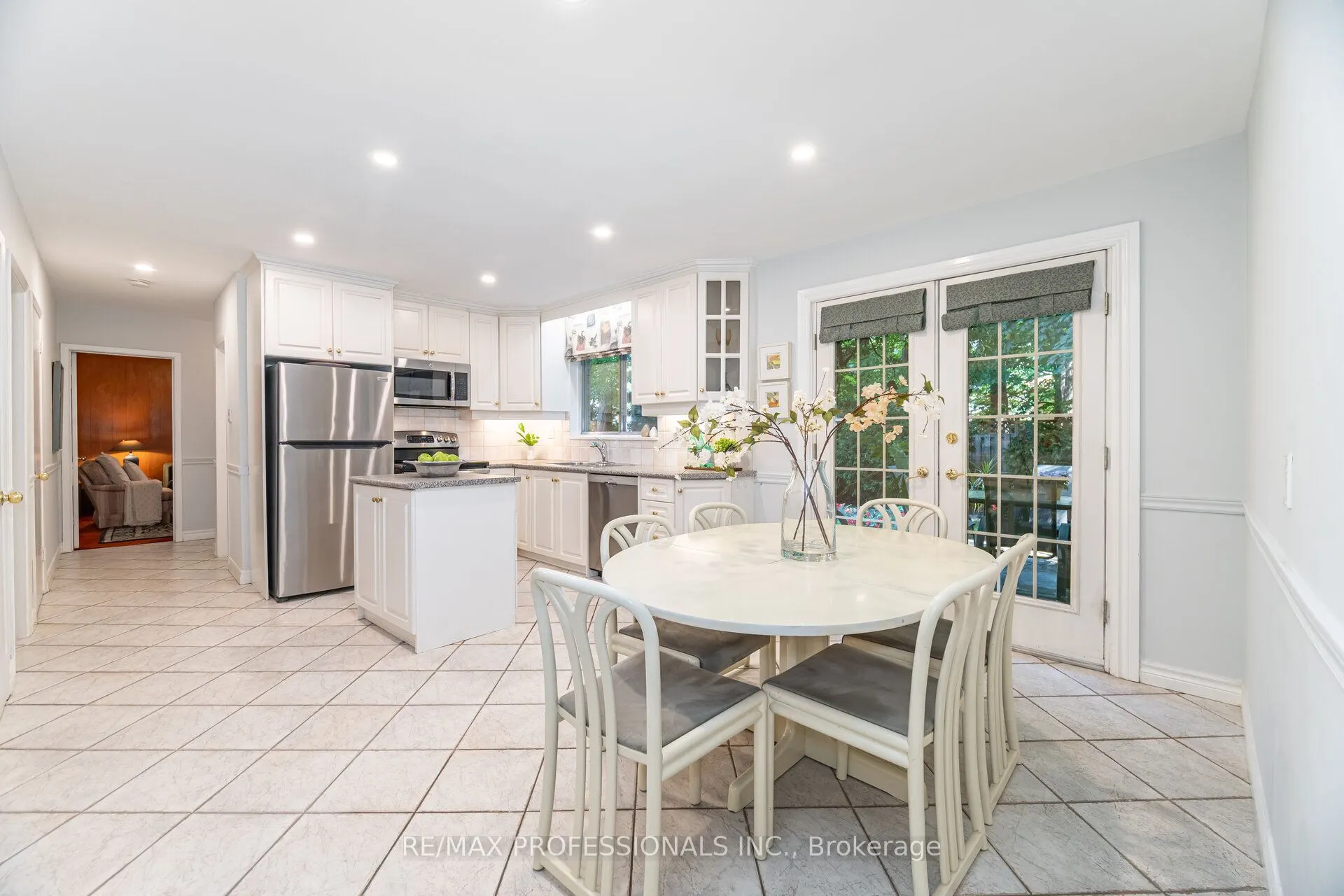 7 Queensborough Crescent