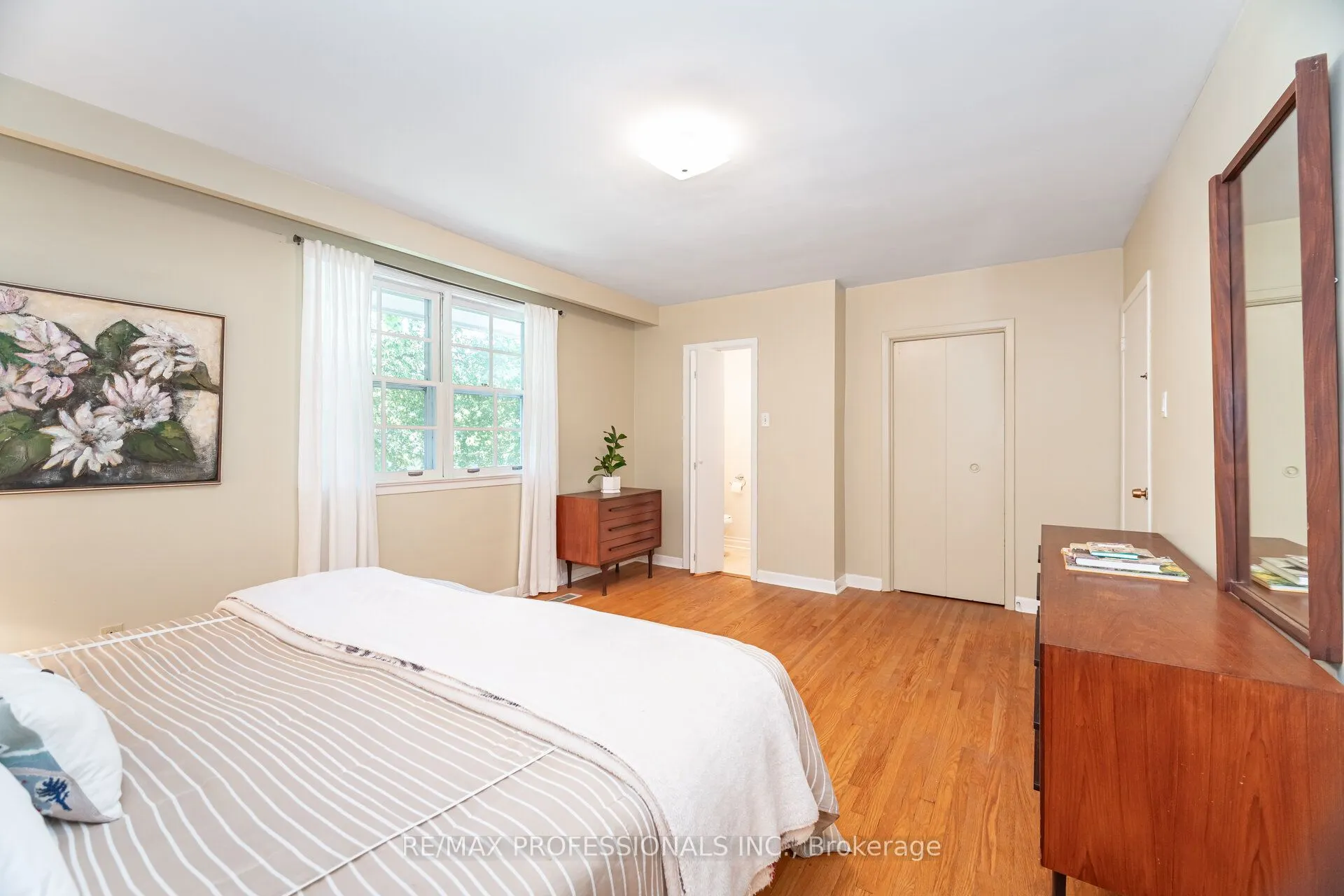 7 Queensborough Crescent