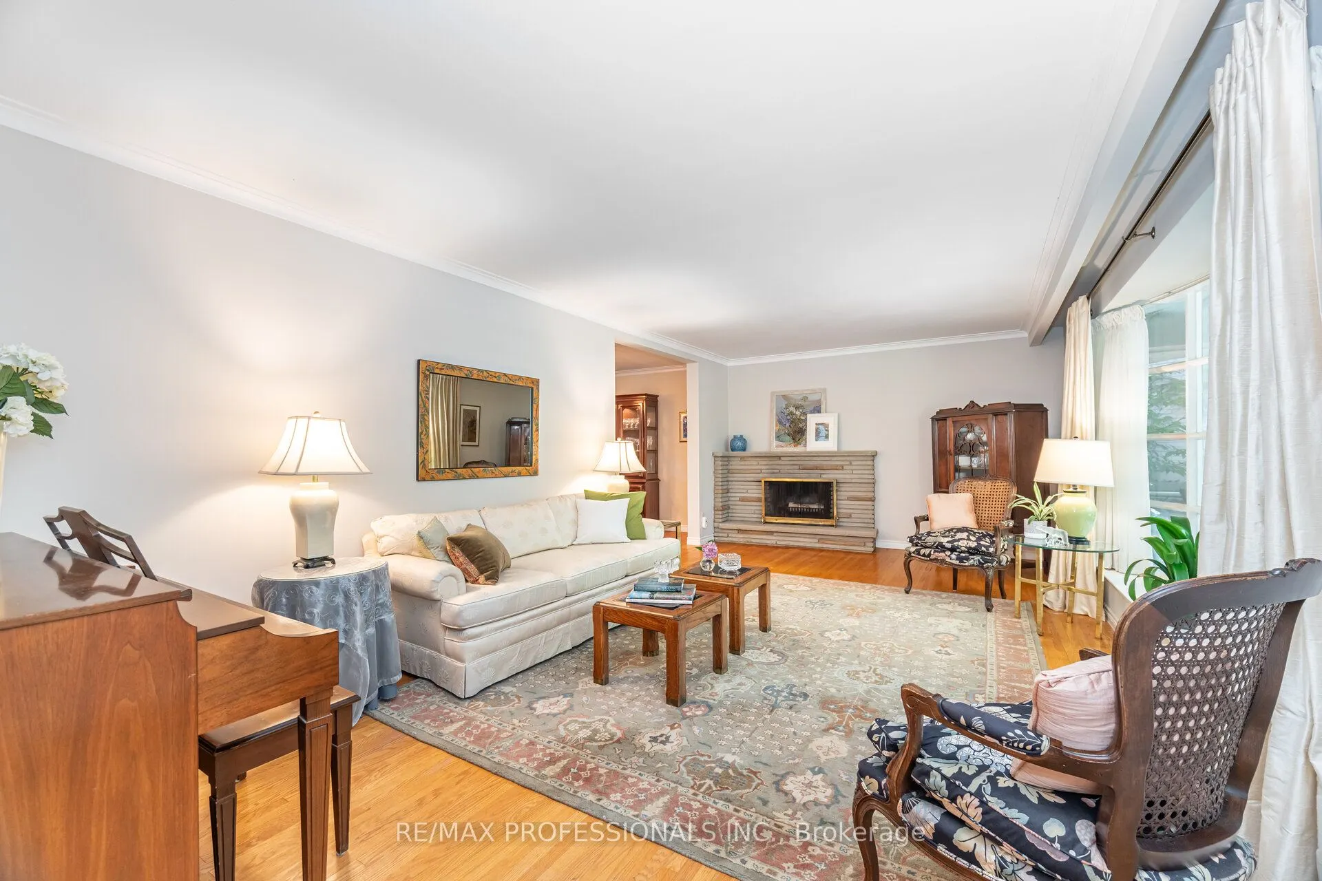 7 Queensborough Crescent