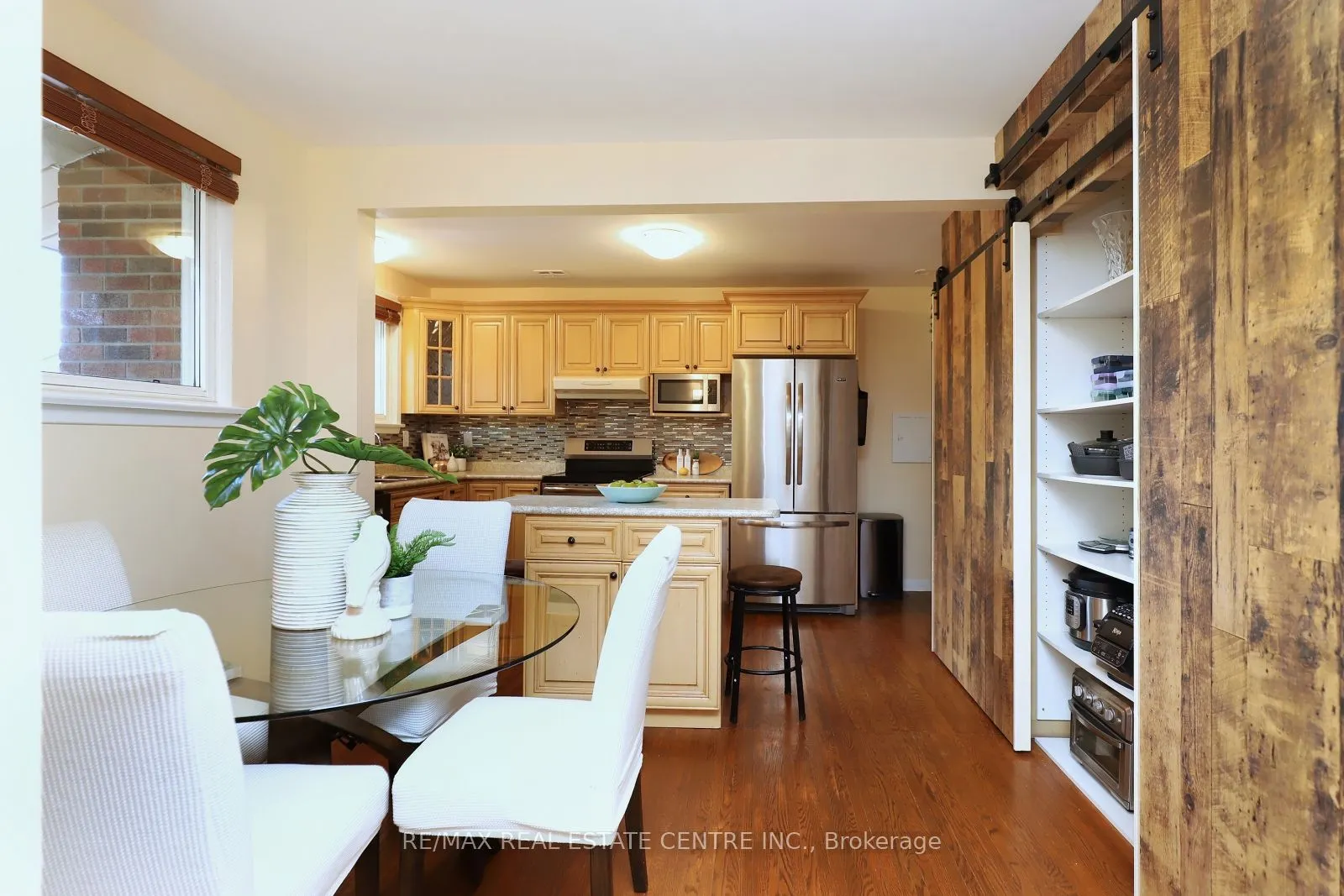 345 Maplewood Crescent