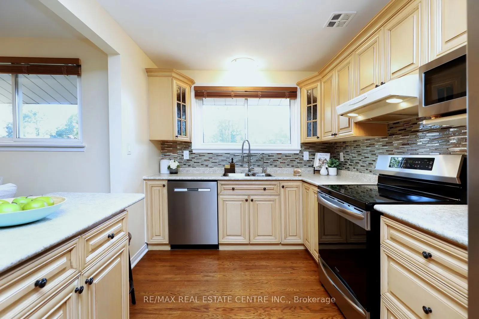 345 Maplewood Crescent