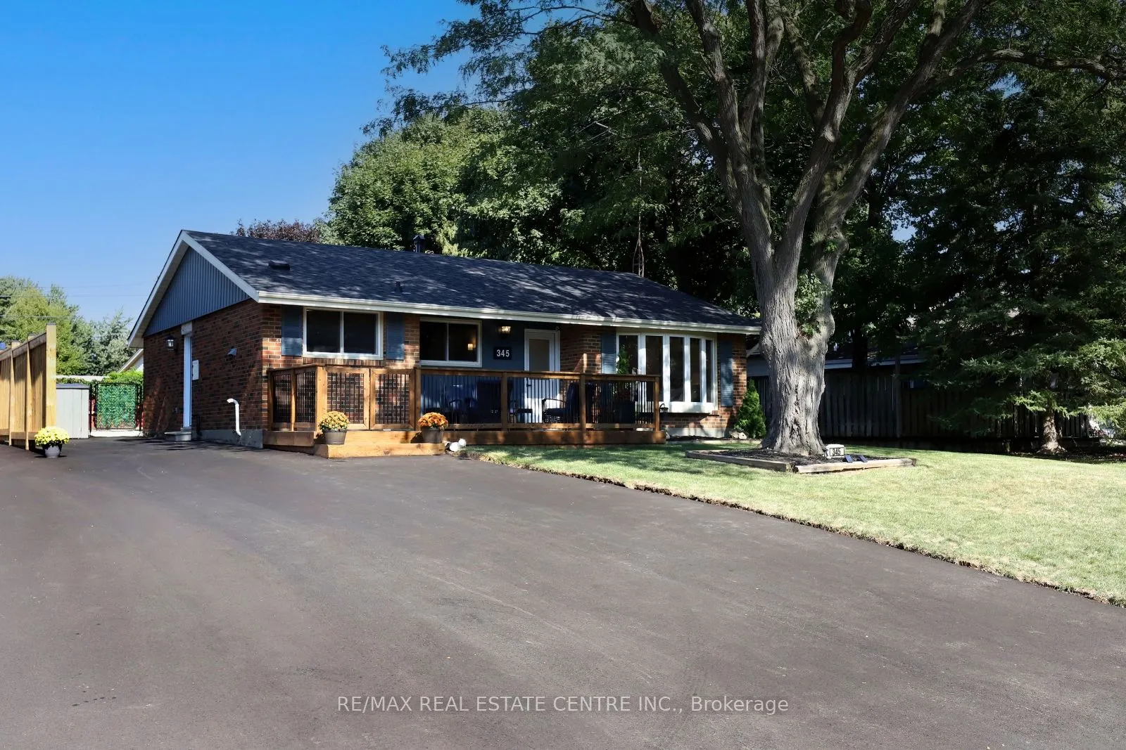 345 Maplewood Crescent