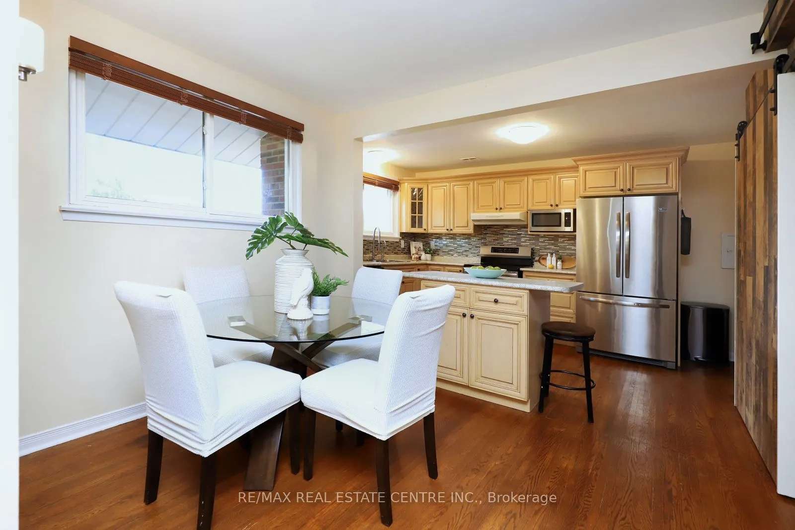 345 Maplewood Crescent