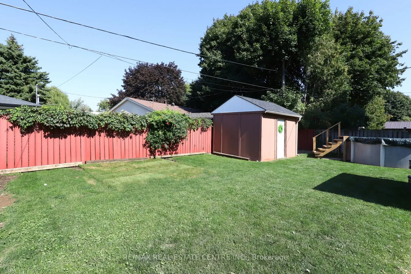 345 Maplewood Crescent