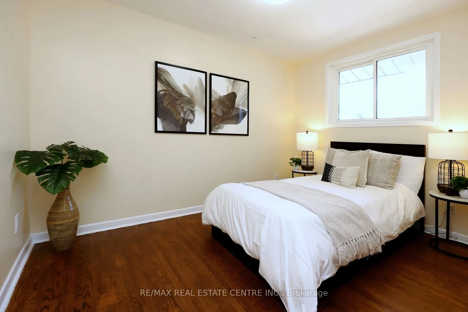 345 Maplewood Crescent