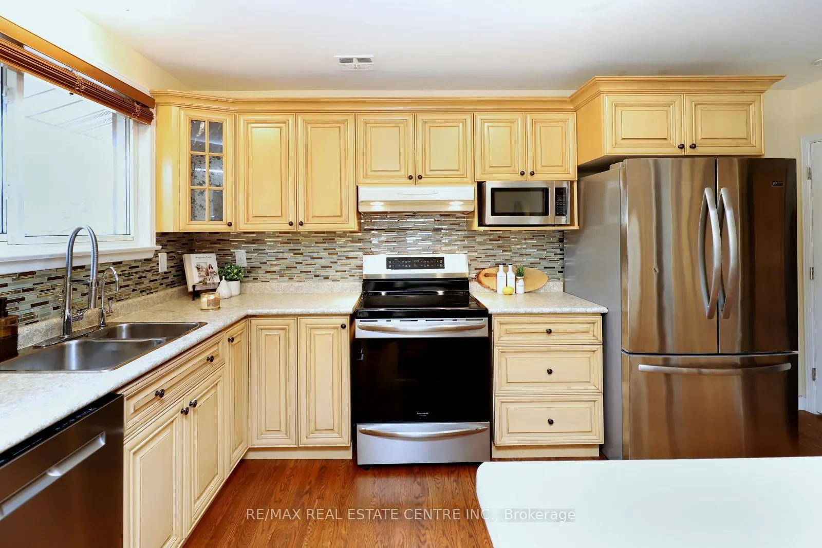 345 Maplewood Crescent