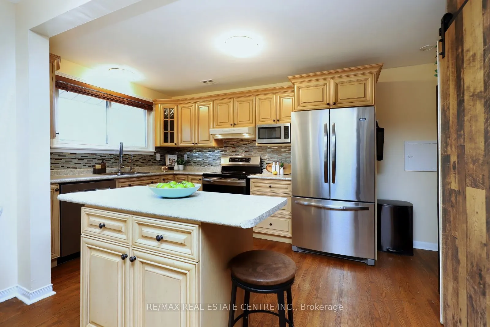 345 Maplewood Crescent