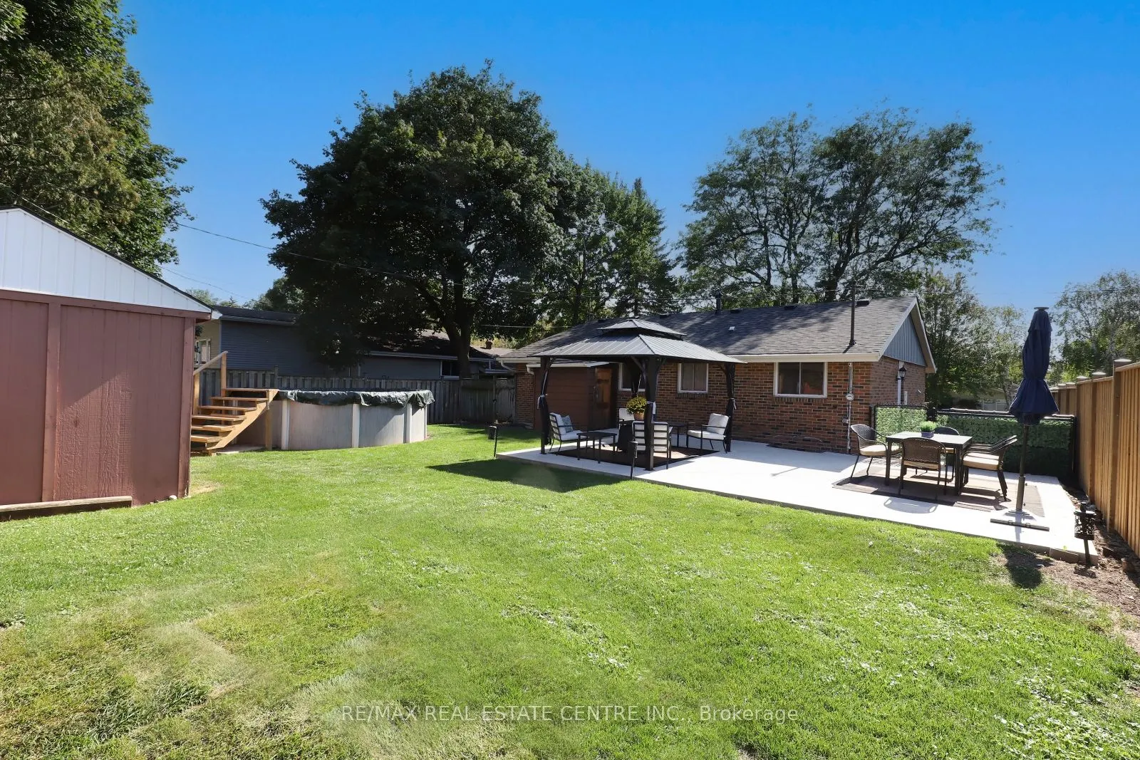 345 Maplewood Crescent