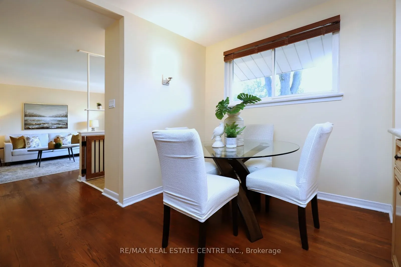 345 Maplewood Crescent