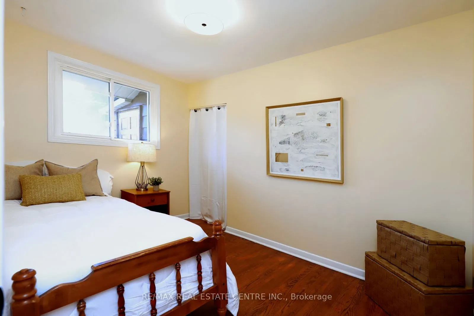 345 Maplewood Crescent