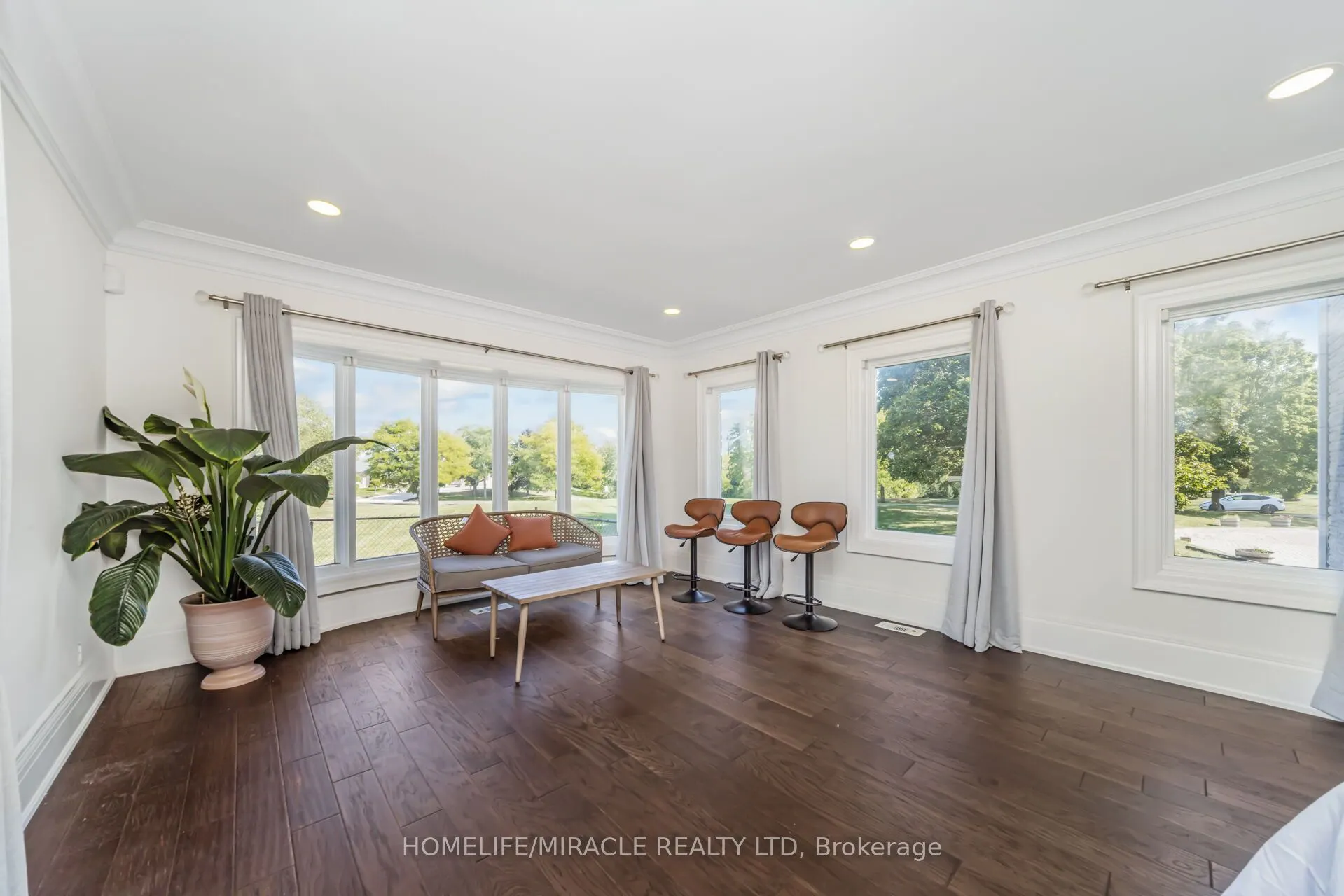 21 Bowman Avenue