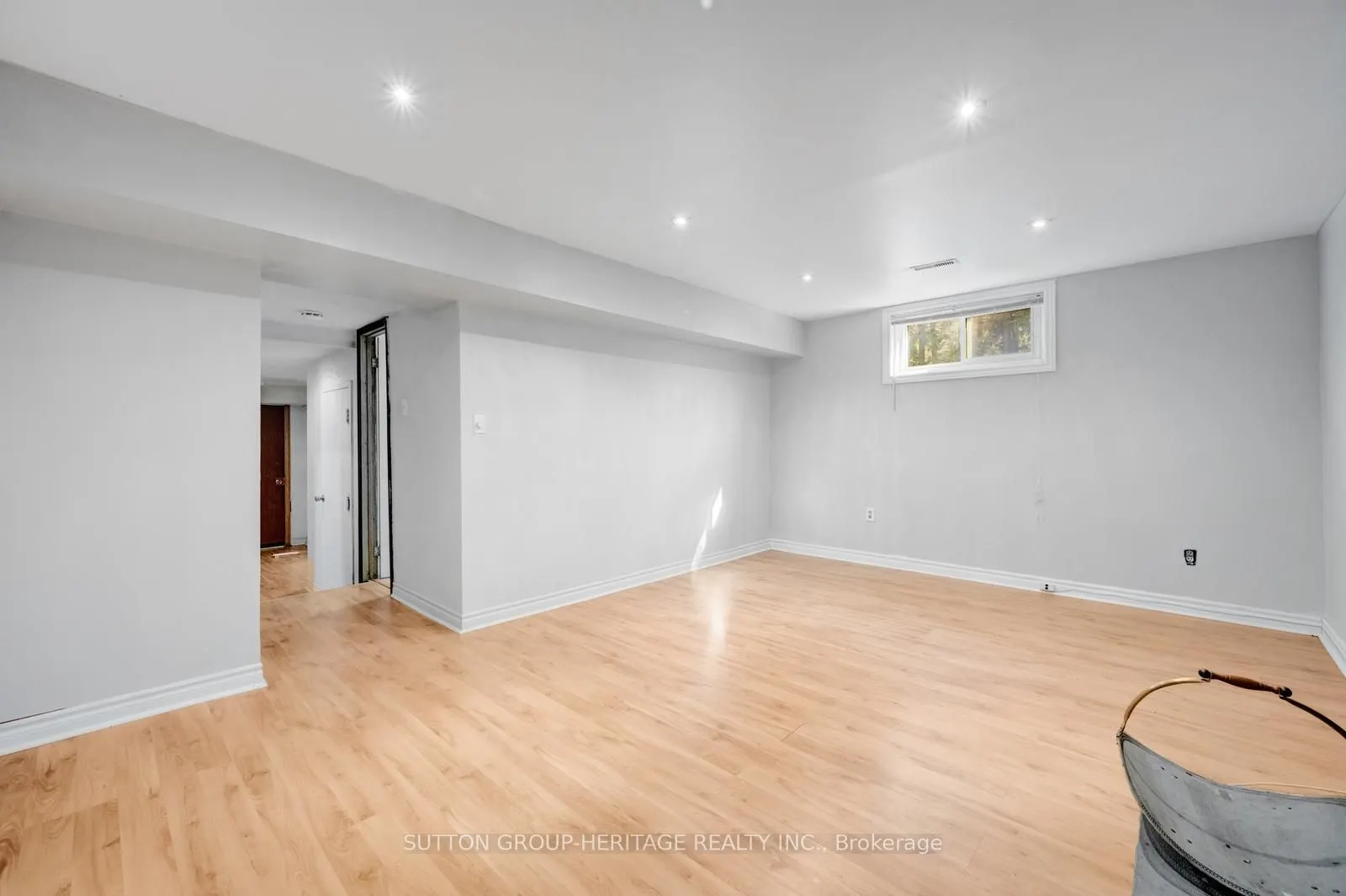 8 Poinsettia Place