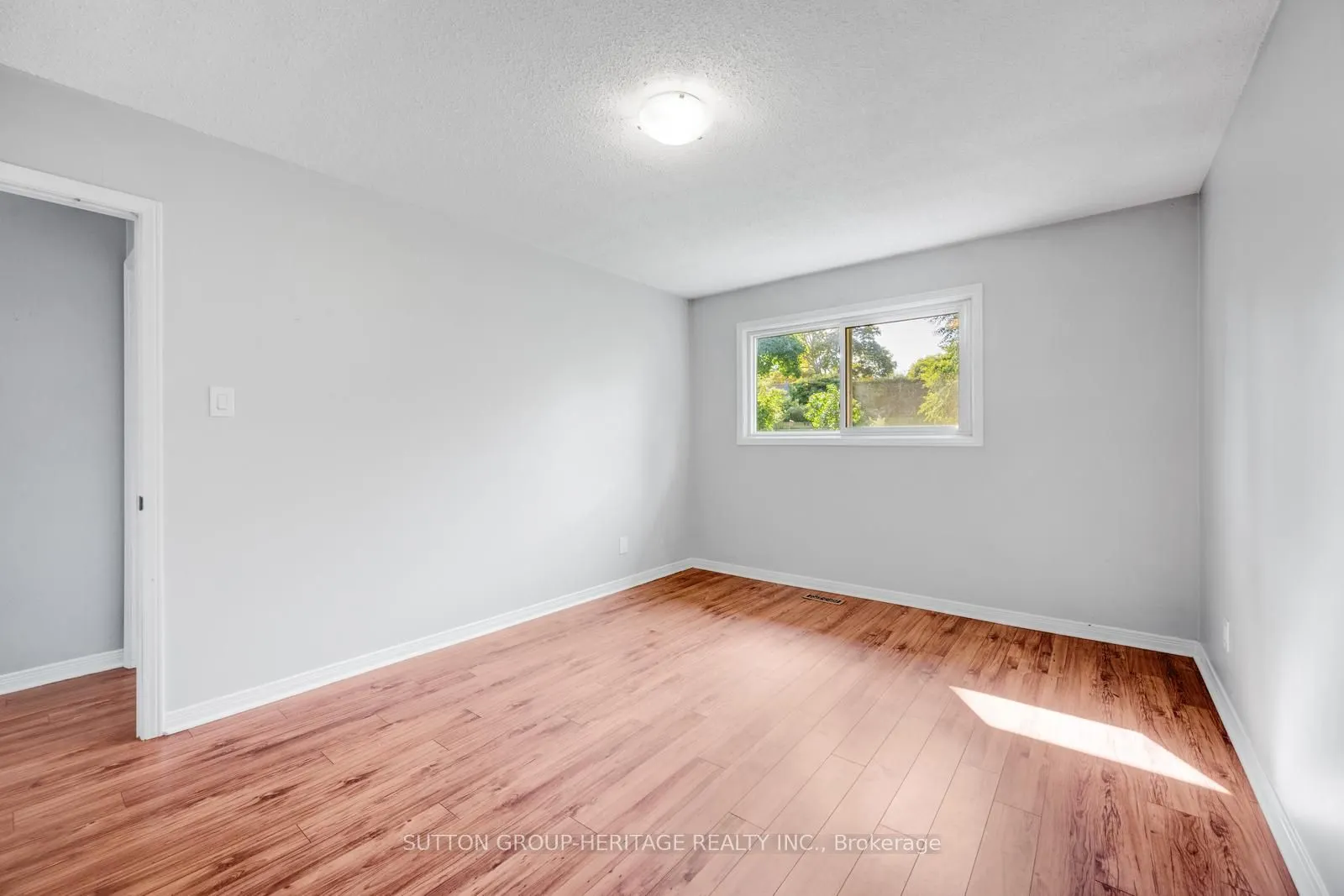 8 Poinsettia Place