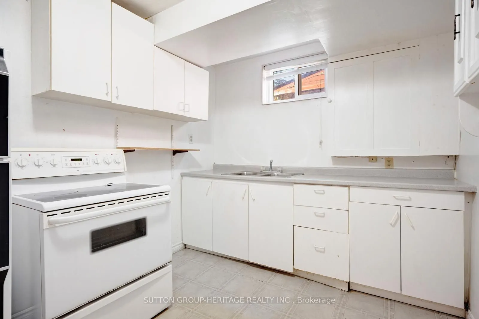 8 Poinsettia Place