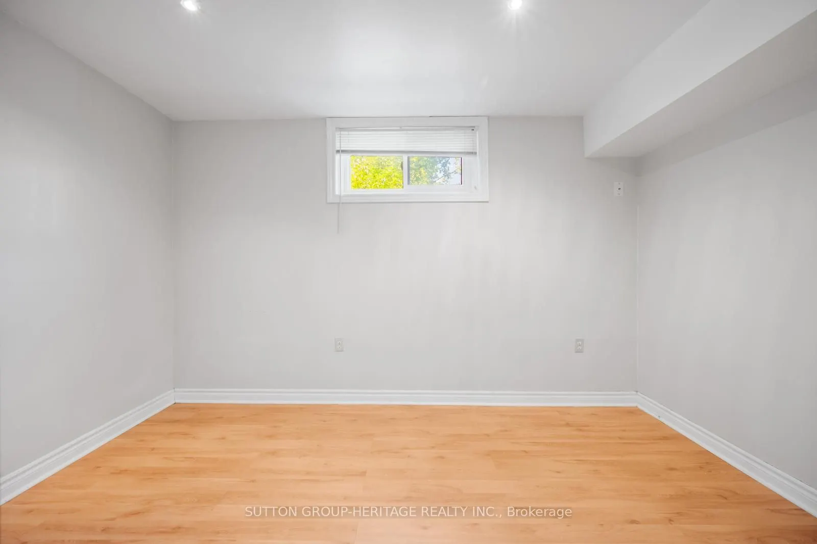 8 Poinsettia Place