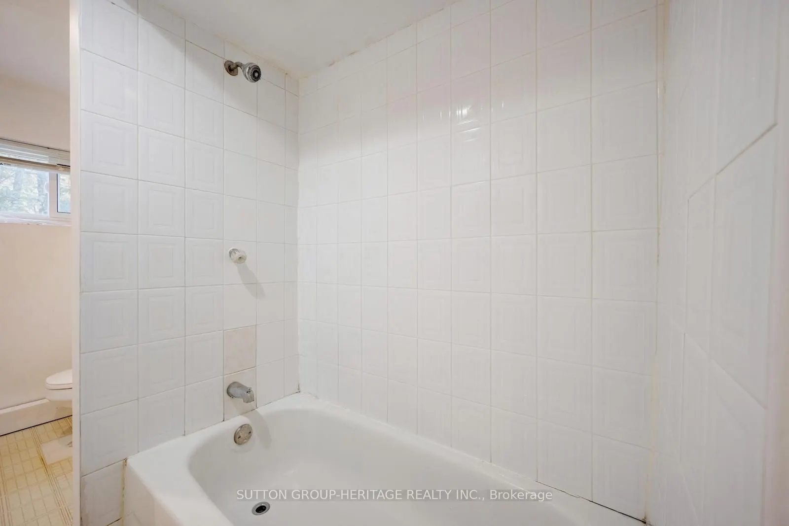 8 Poinsettia Place