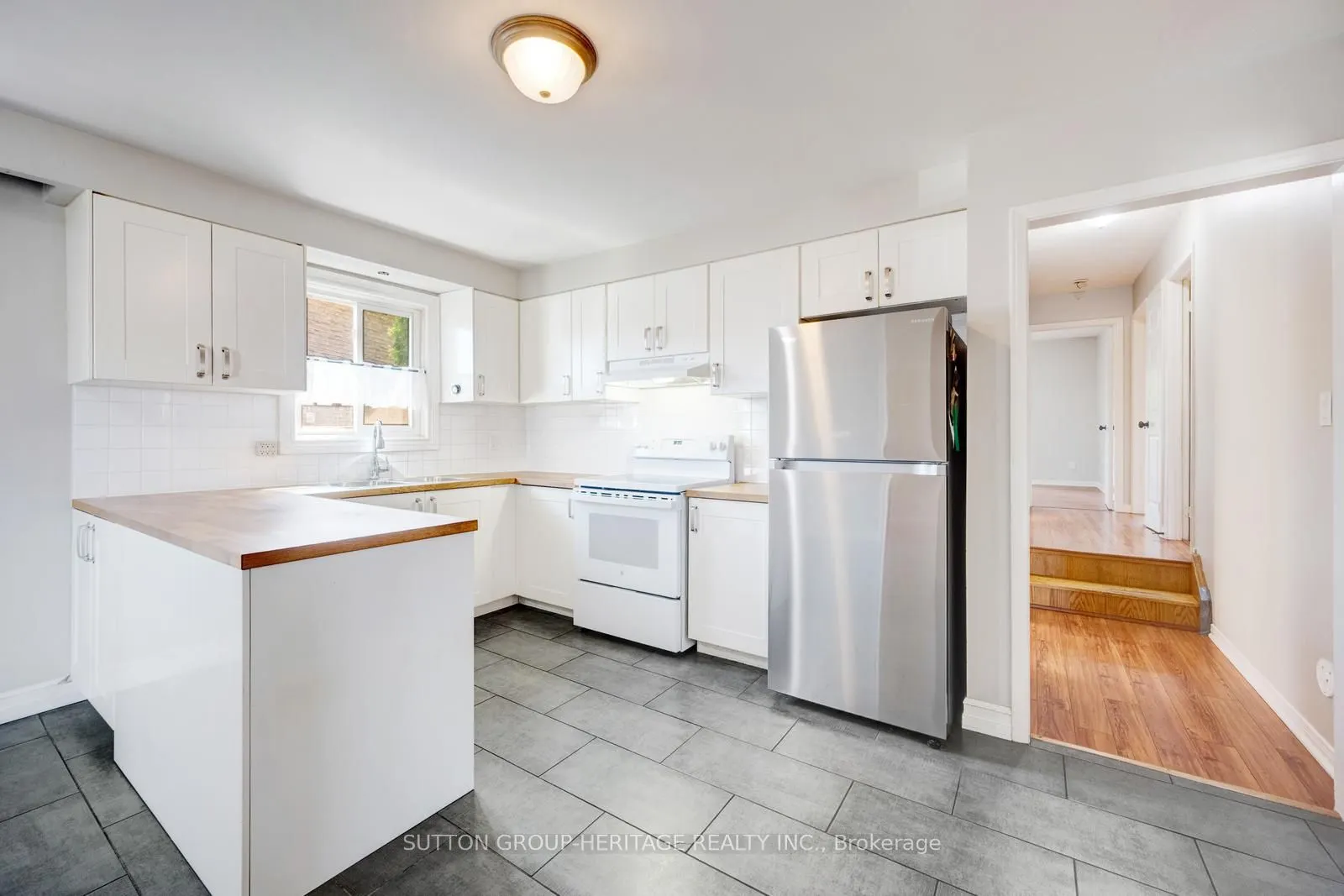 8 Poinsettia Place