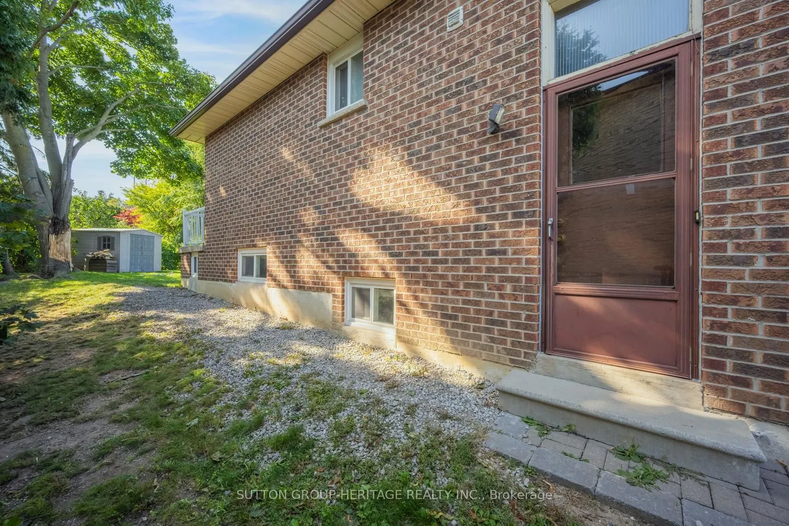 8 Poinsettia Place