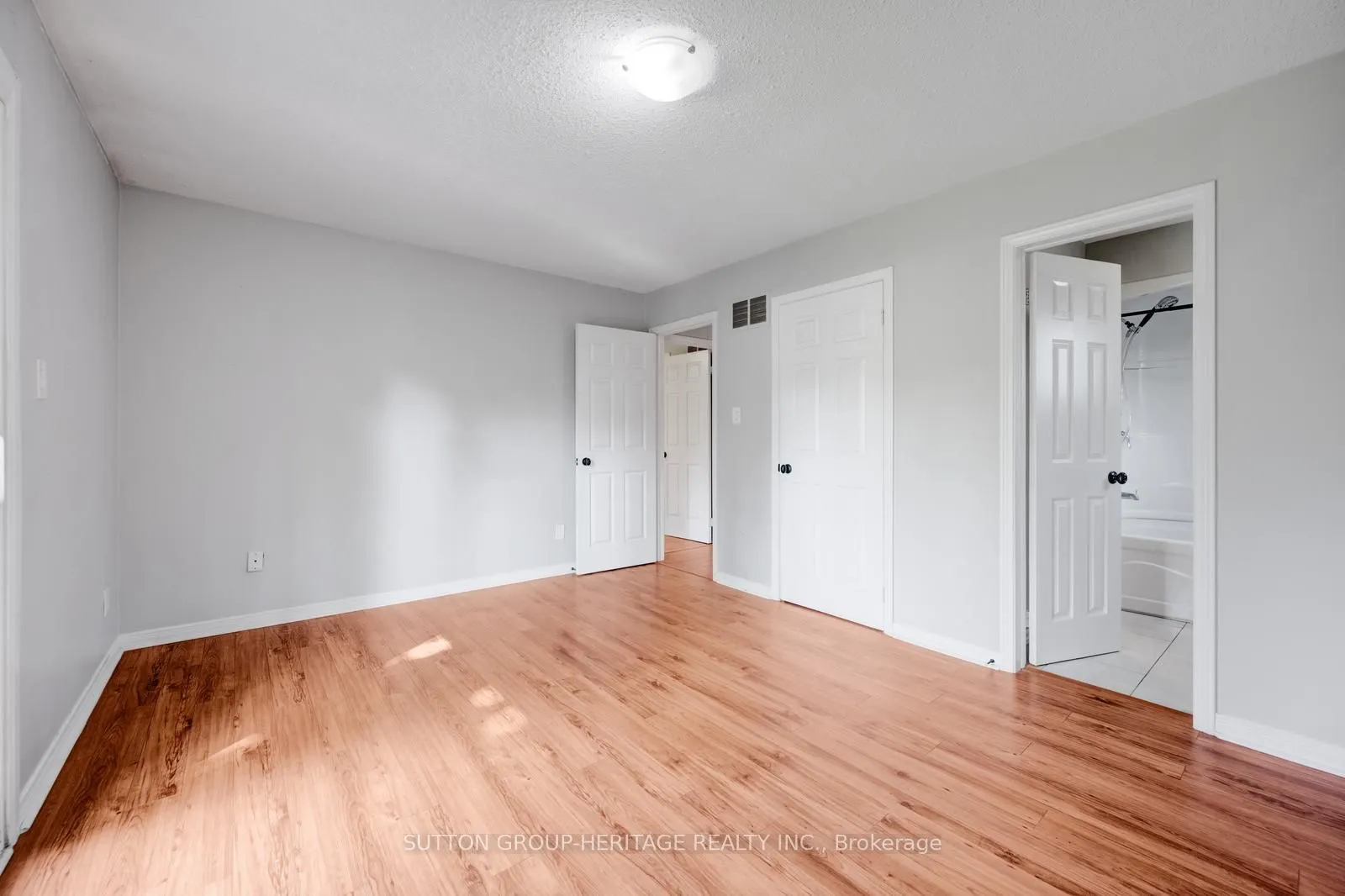 8 Poinsettia Place