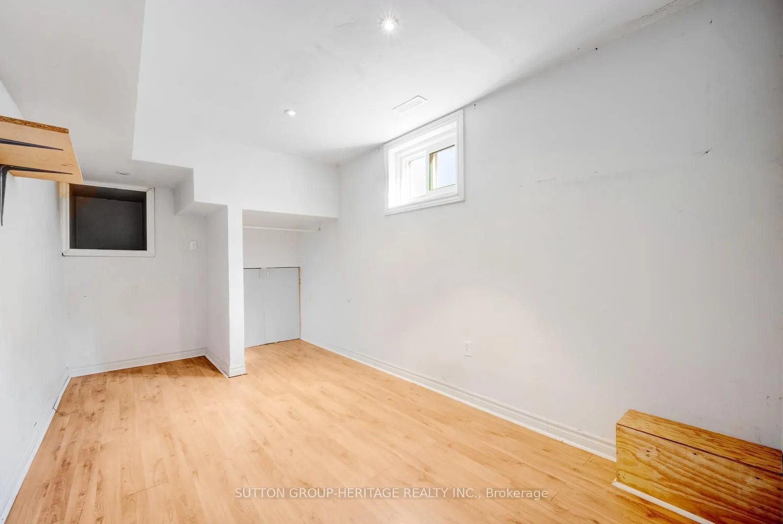8 Poinsettia Place