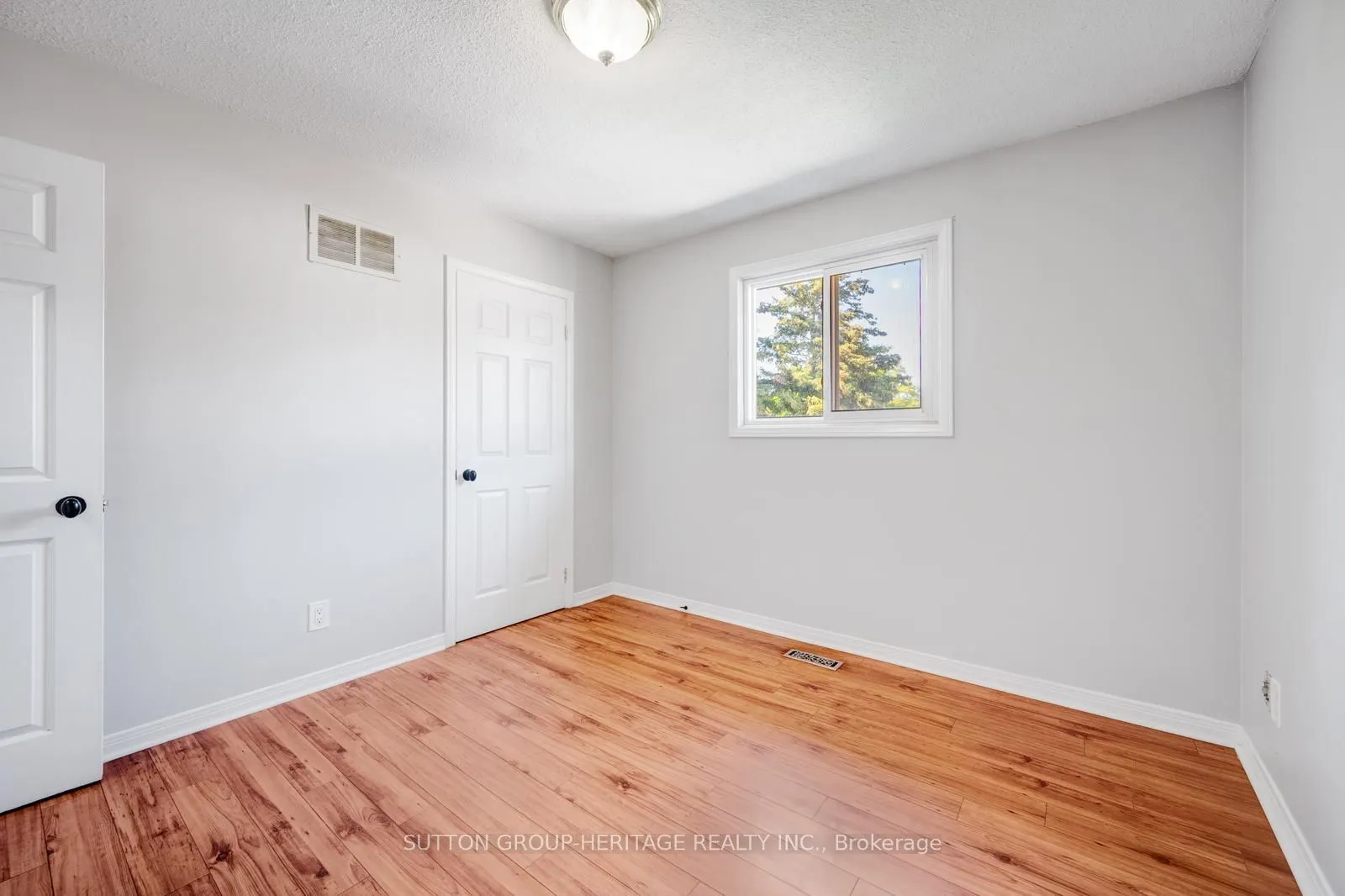 8 Poinsettia Place