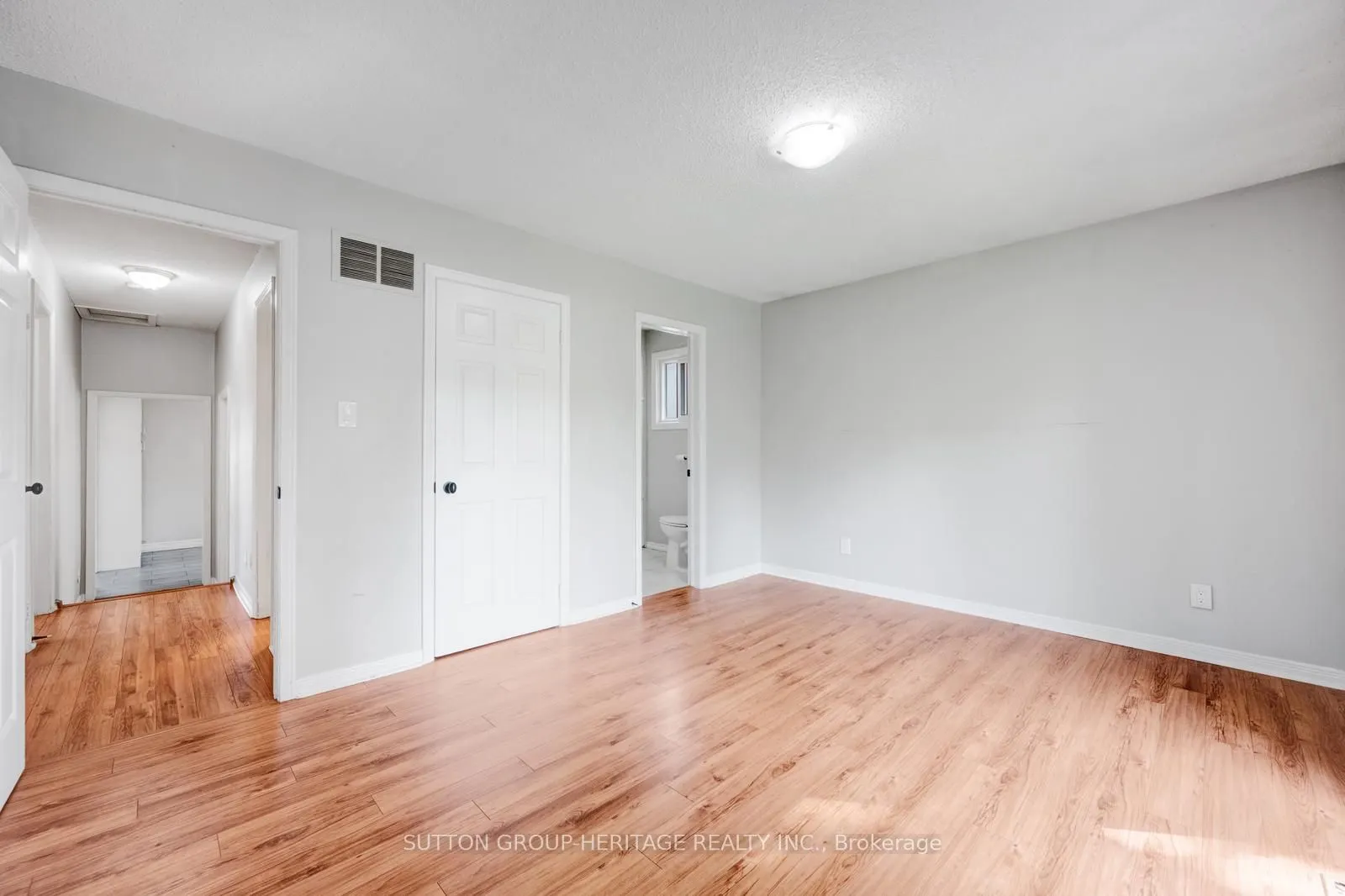 8 Poinsettia Place