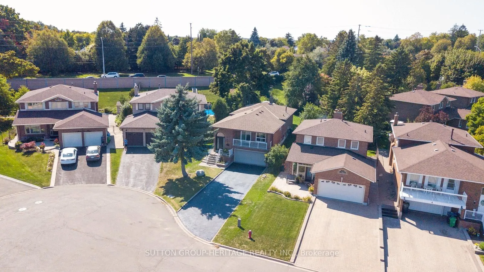 8 Poinsettia Place