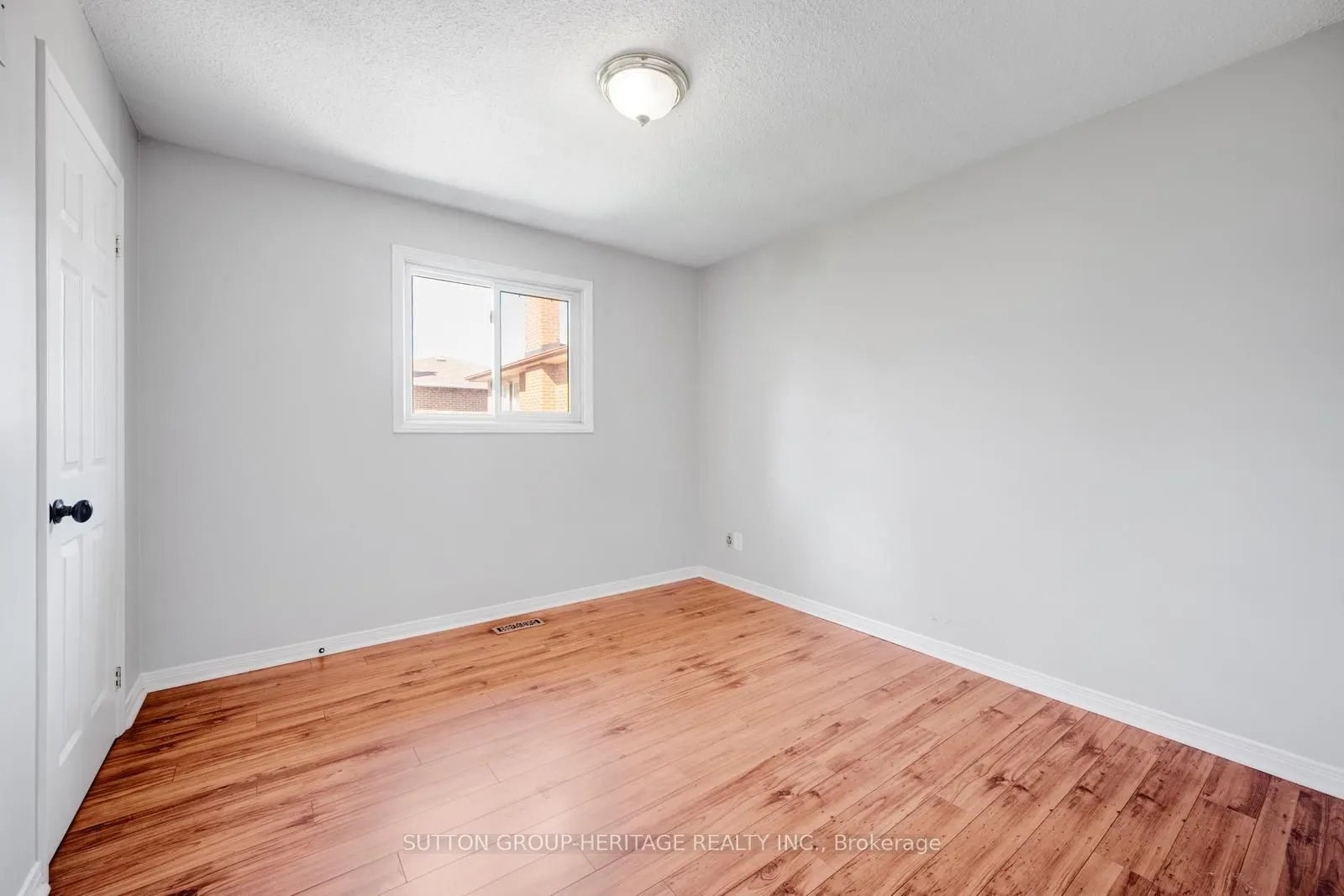 8 Poinsettia Place