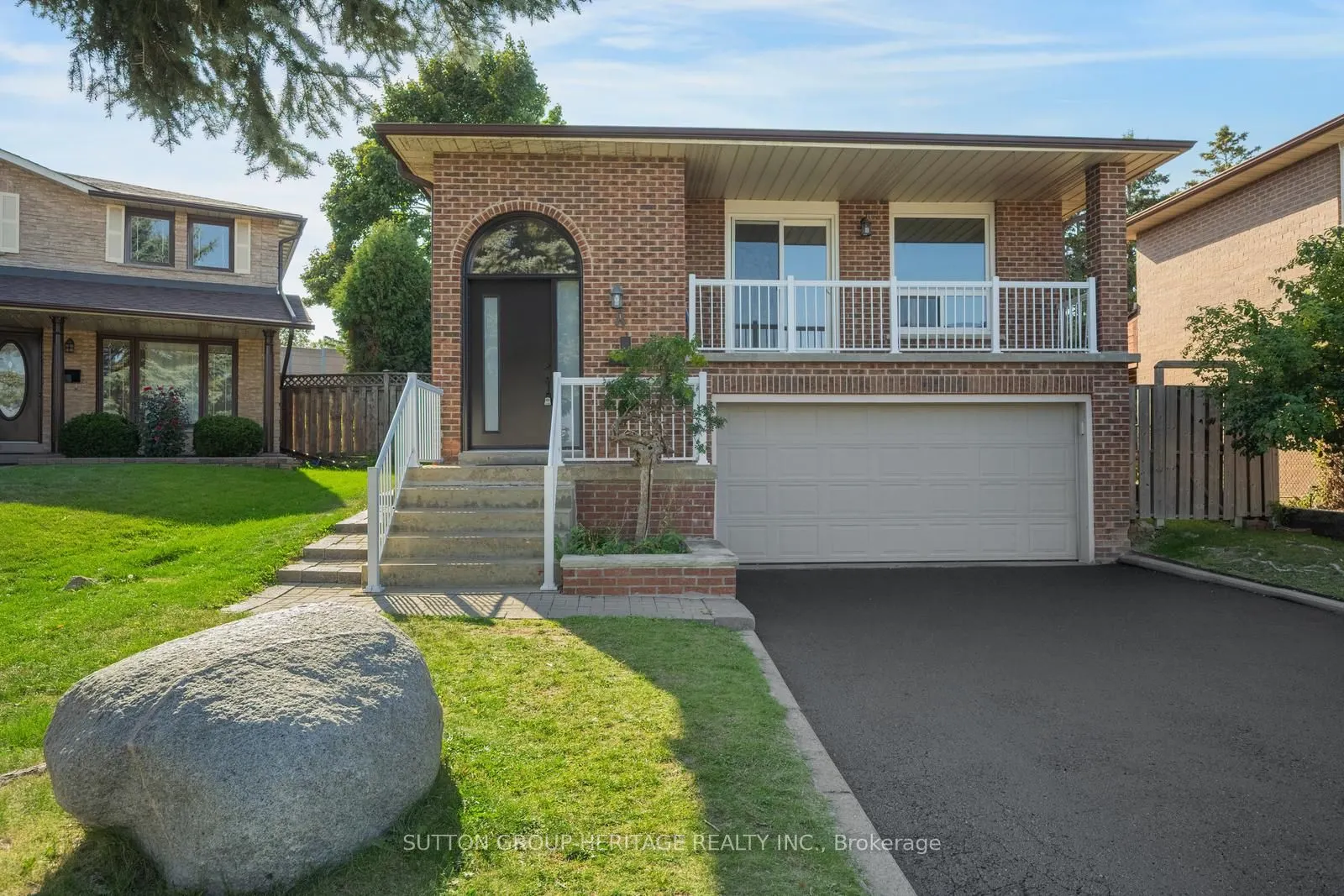 8 Poinsettia Place