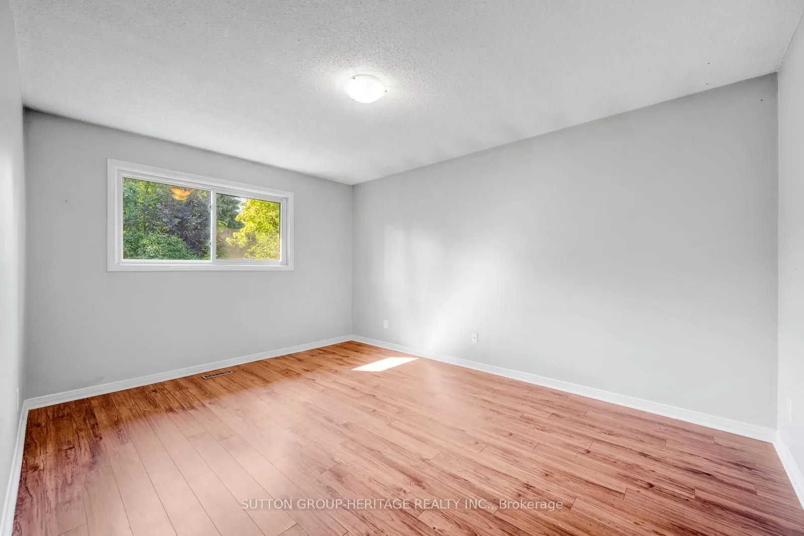 8 Poinsettia Place