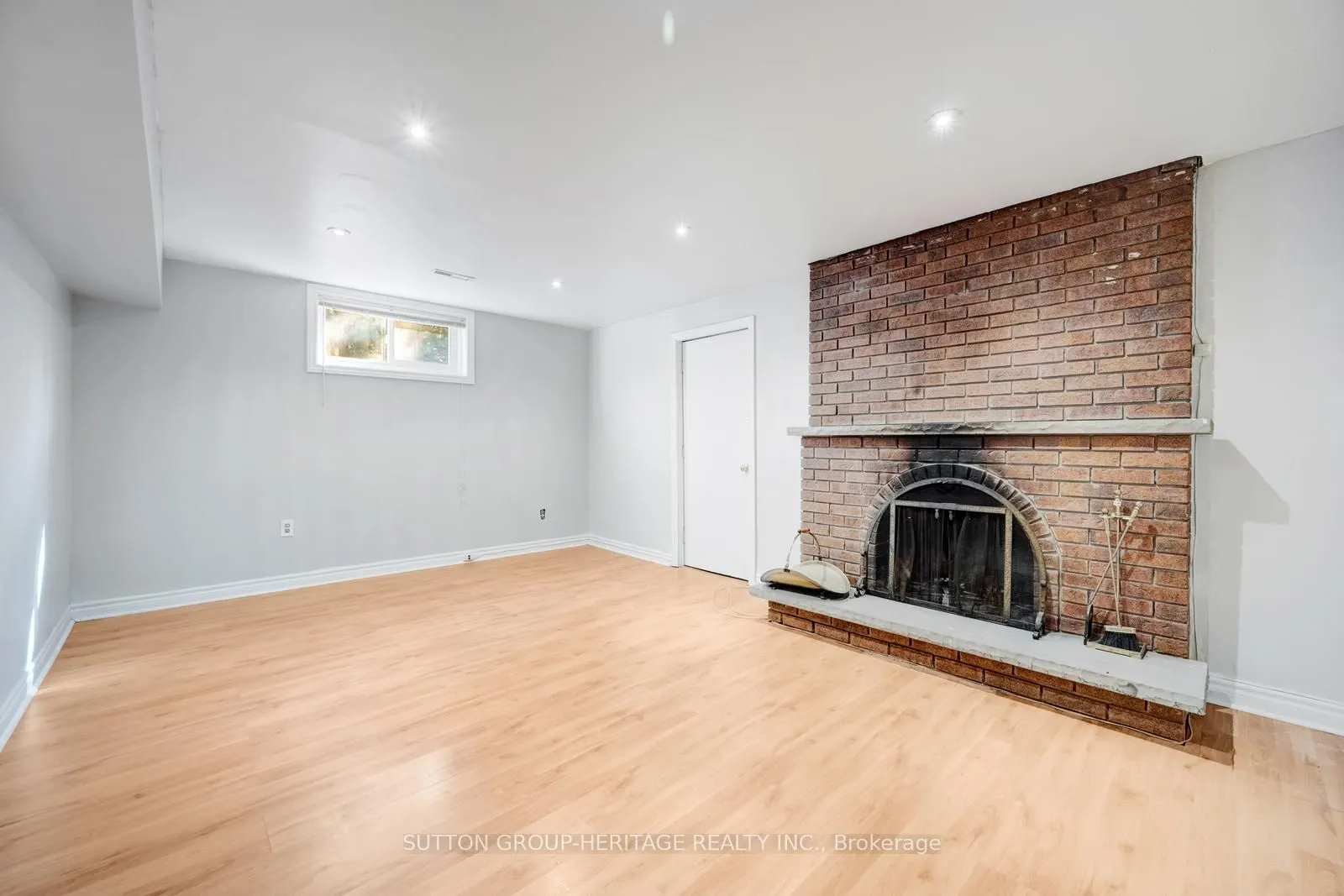 8 Poinsettia Place
