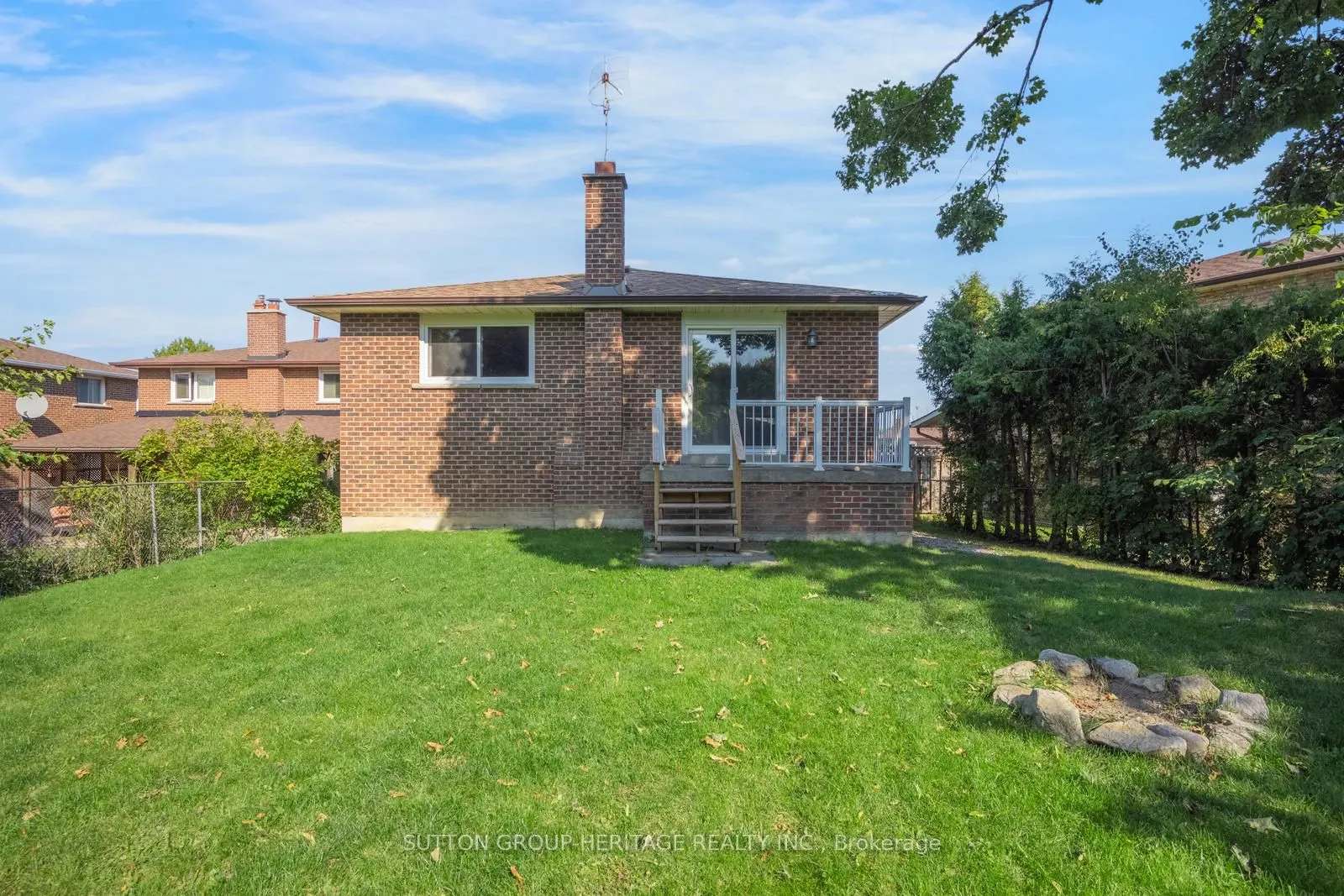 8 Poinsettia Place