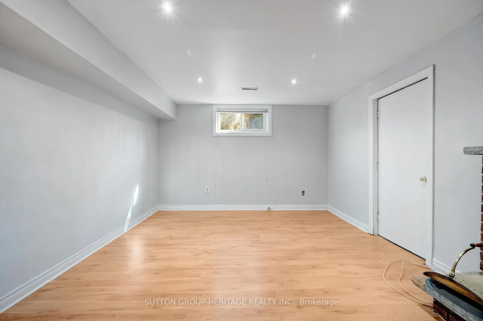 8 Poinsettia Place