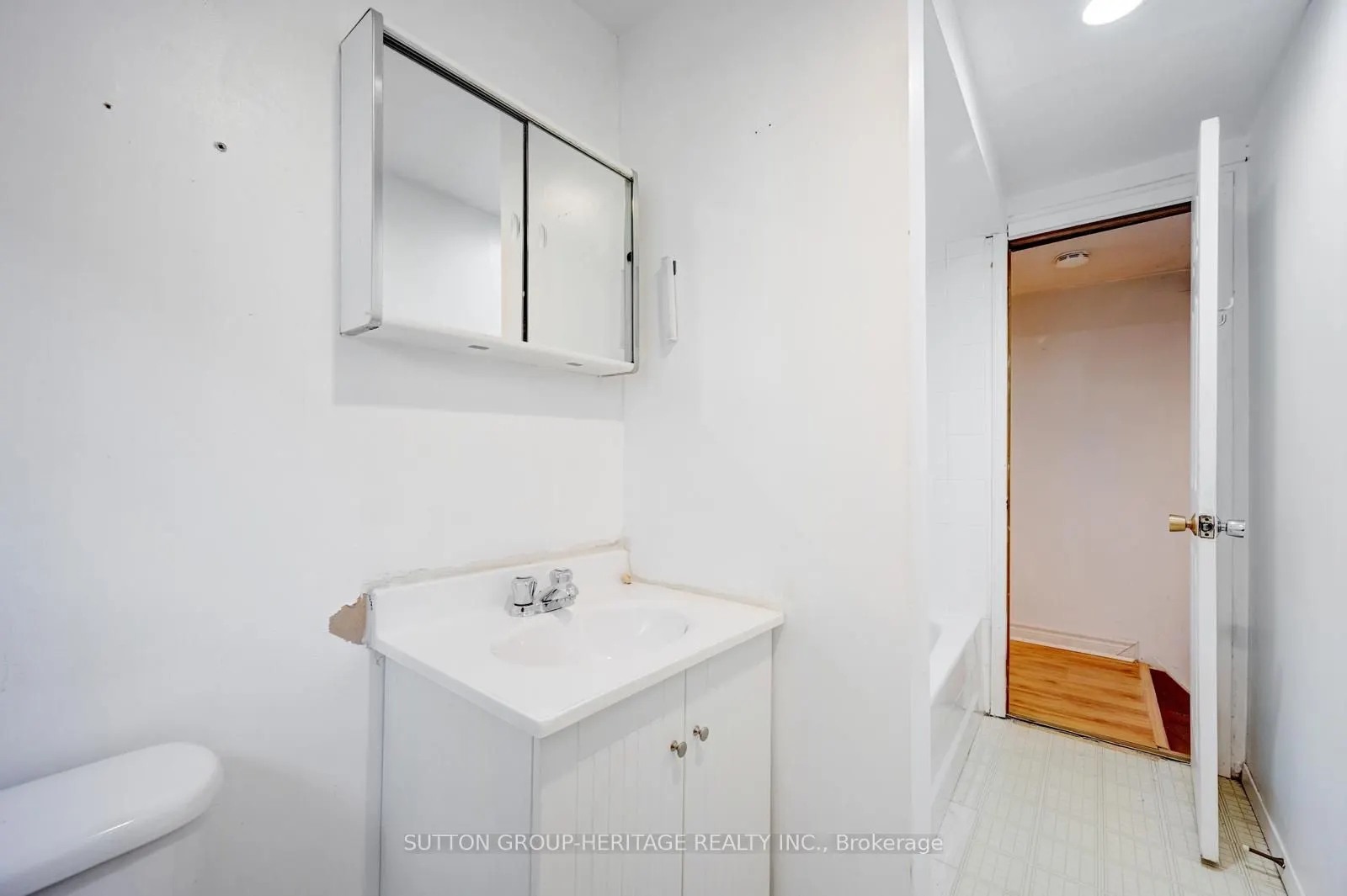8 Poinsettia Place