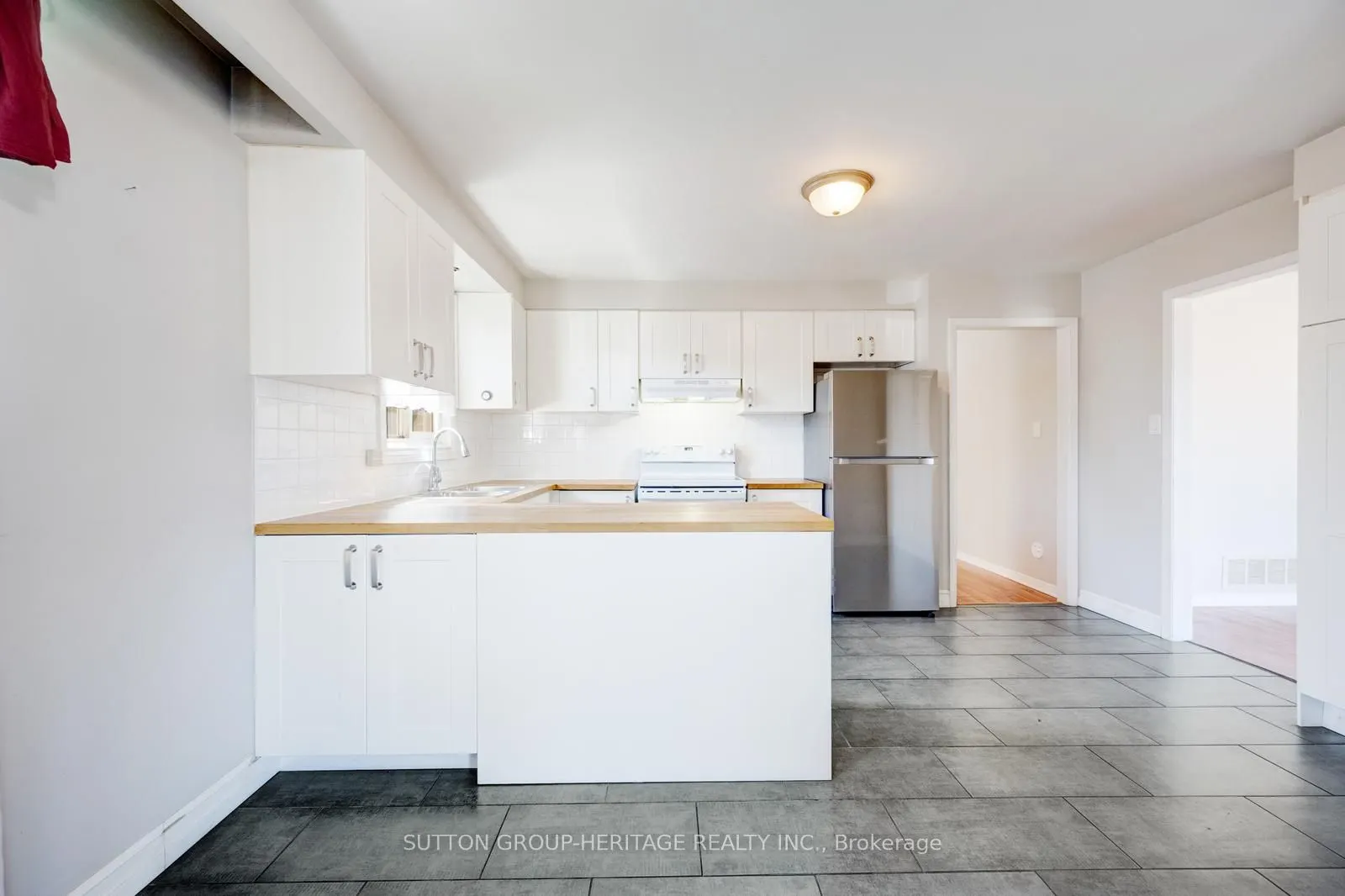 8 Poinsettia Place