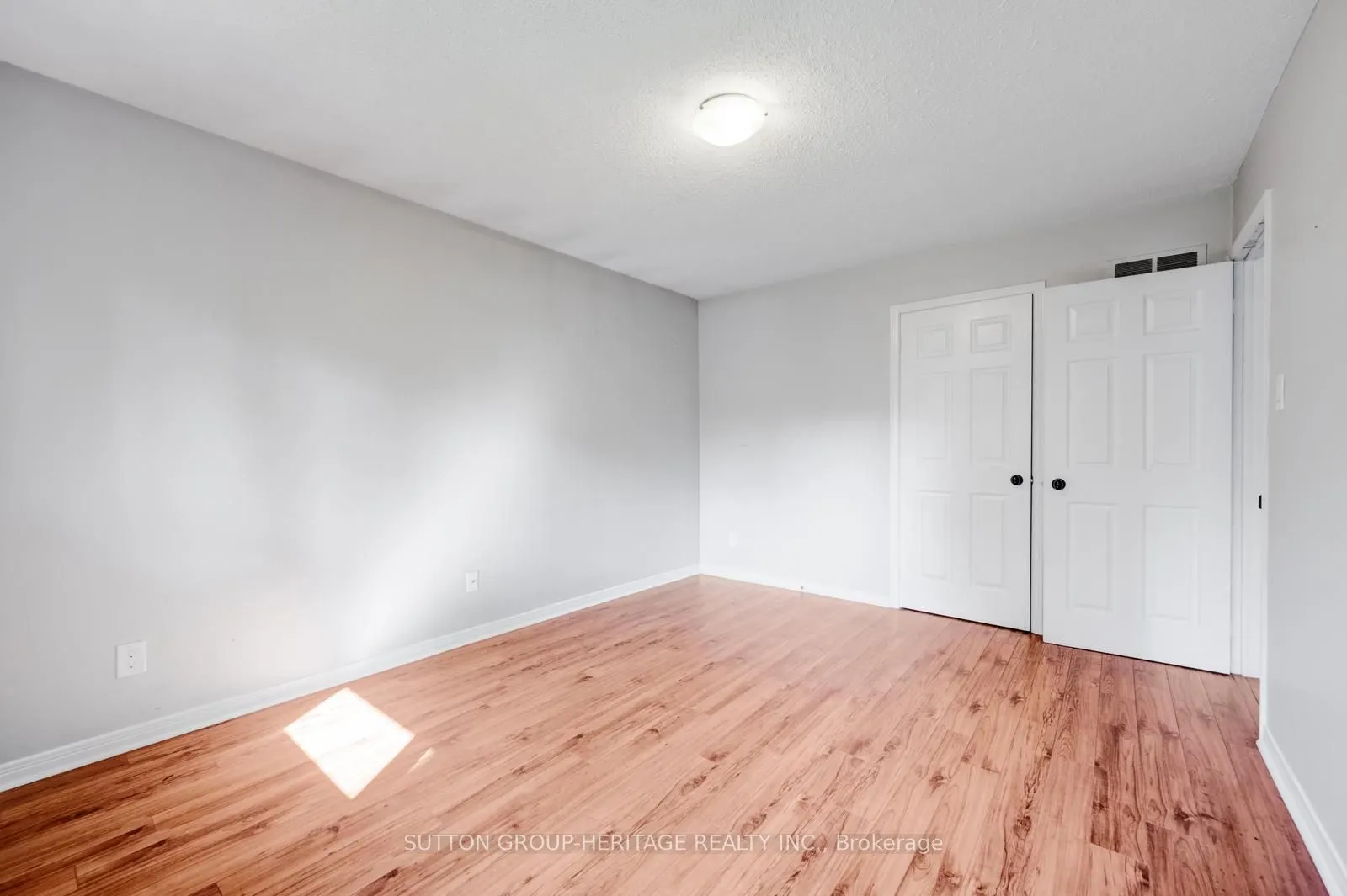 8 Poinsettia Place