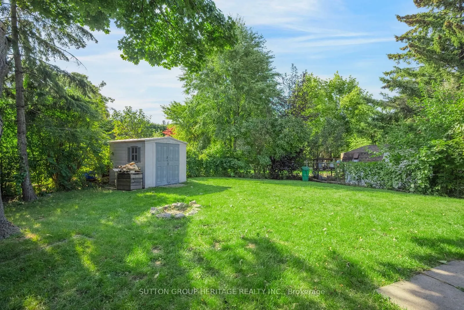 8 Poinsettia Place