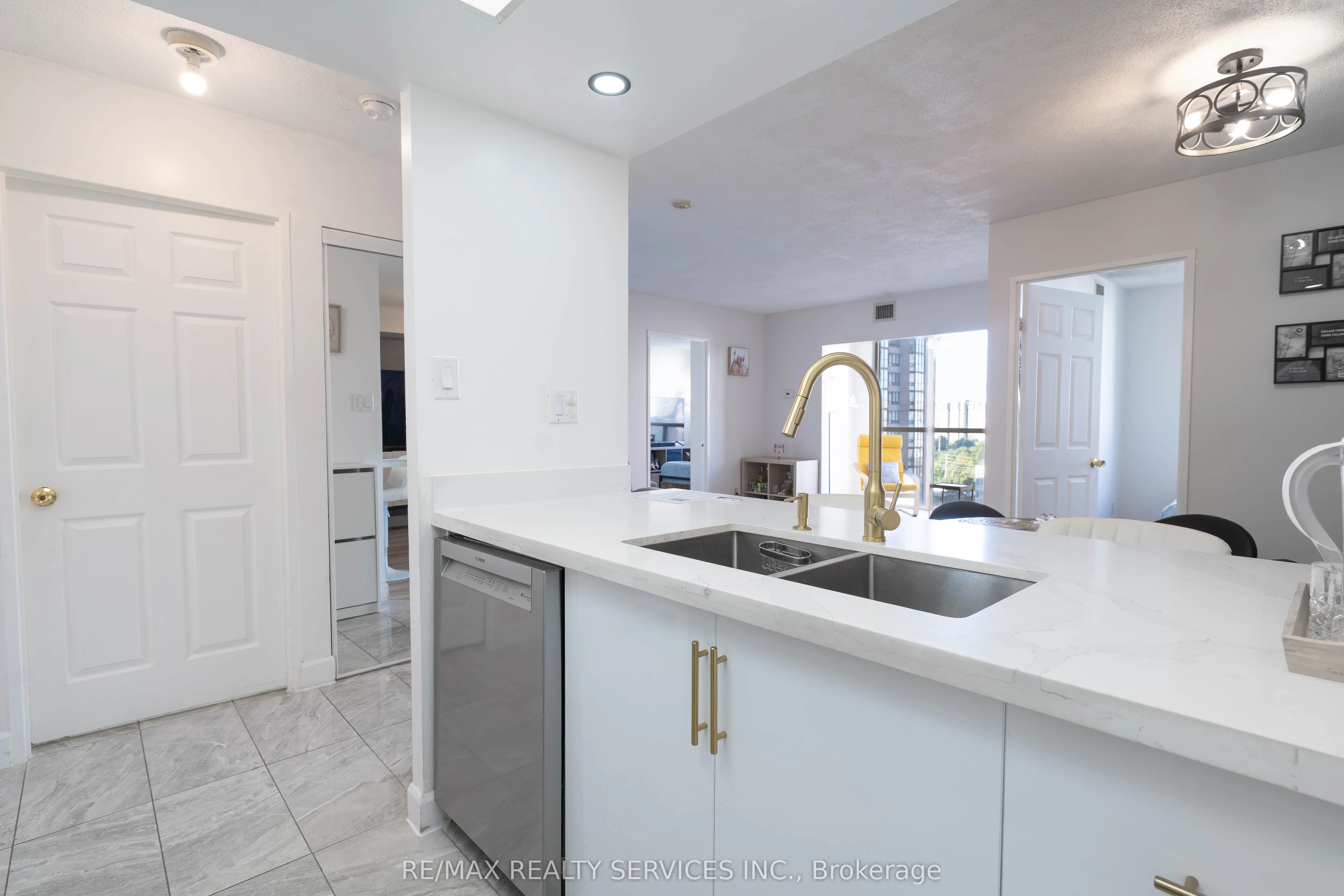 285 Enfield Place S, #1001