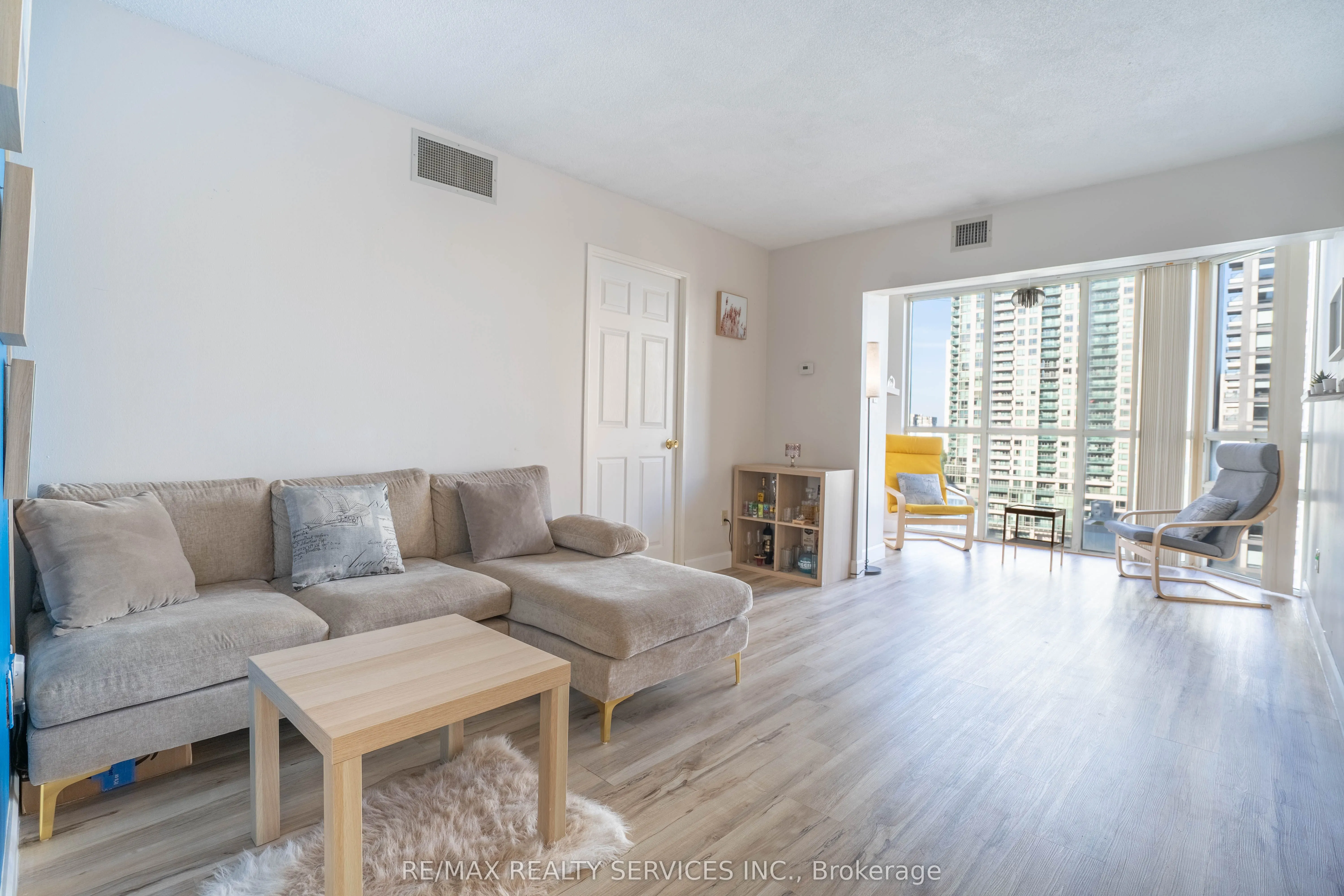 285 Enfield Place S, #1001