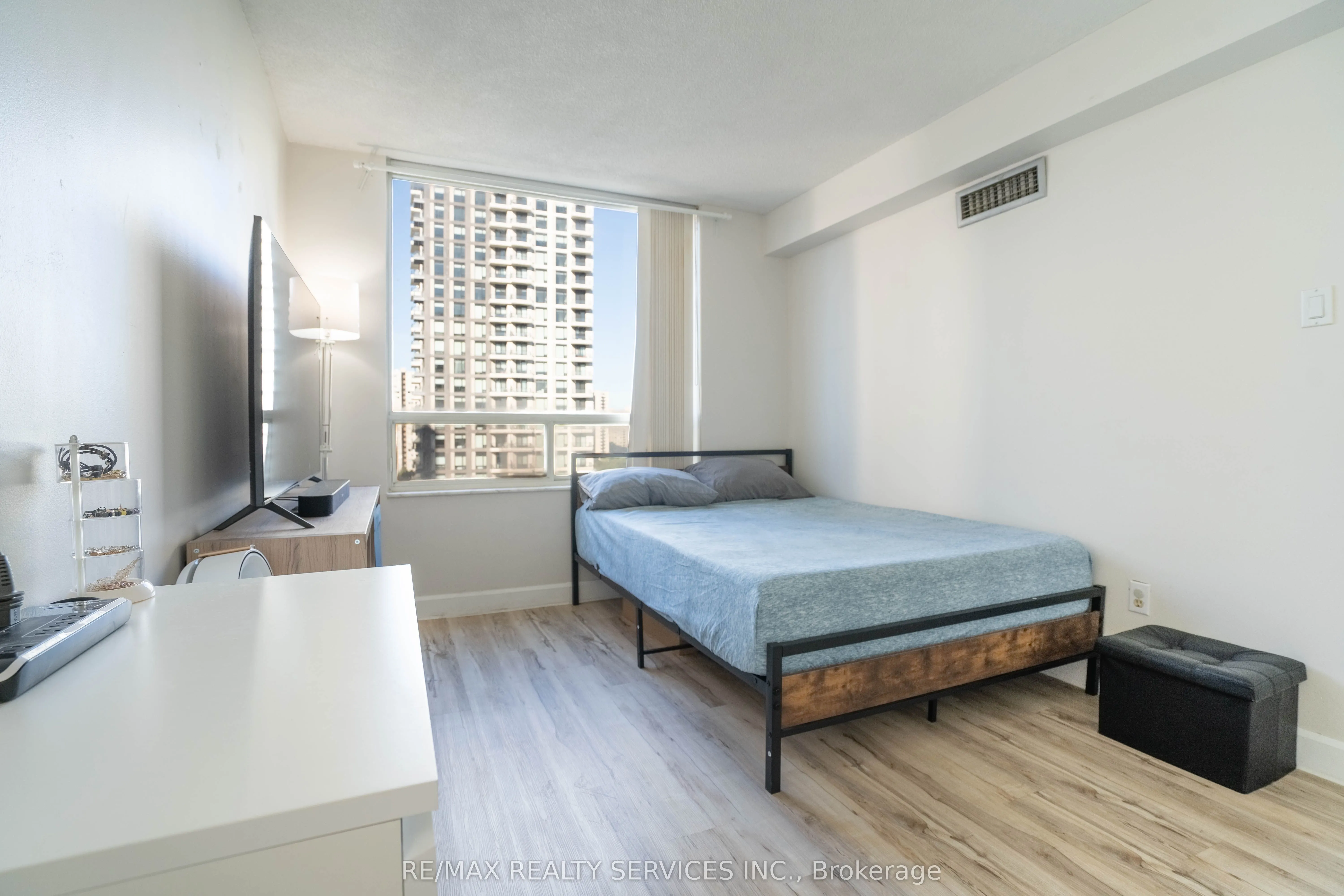 285 Enfield Place S, #1001