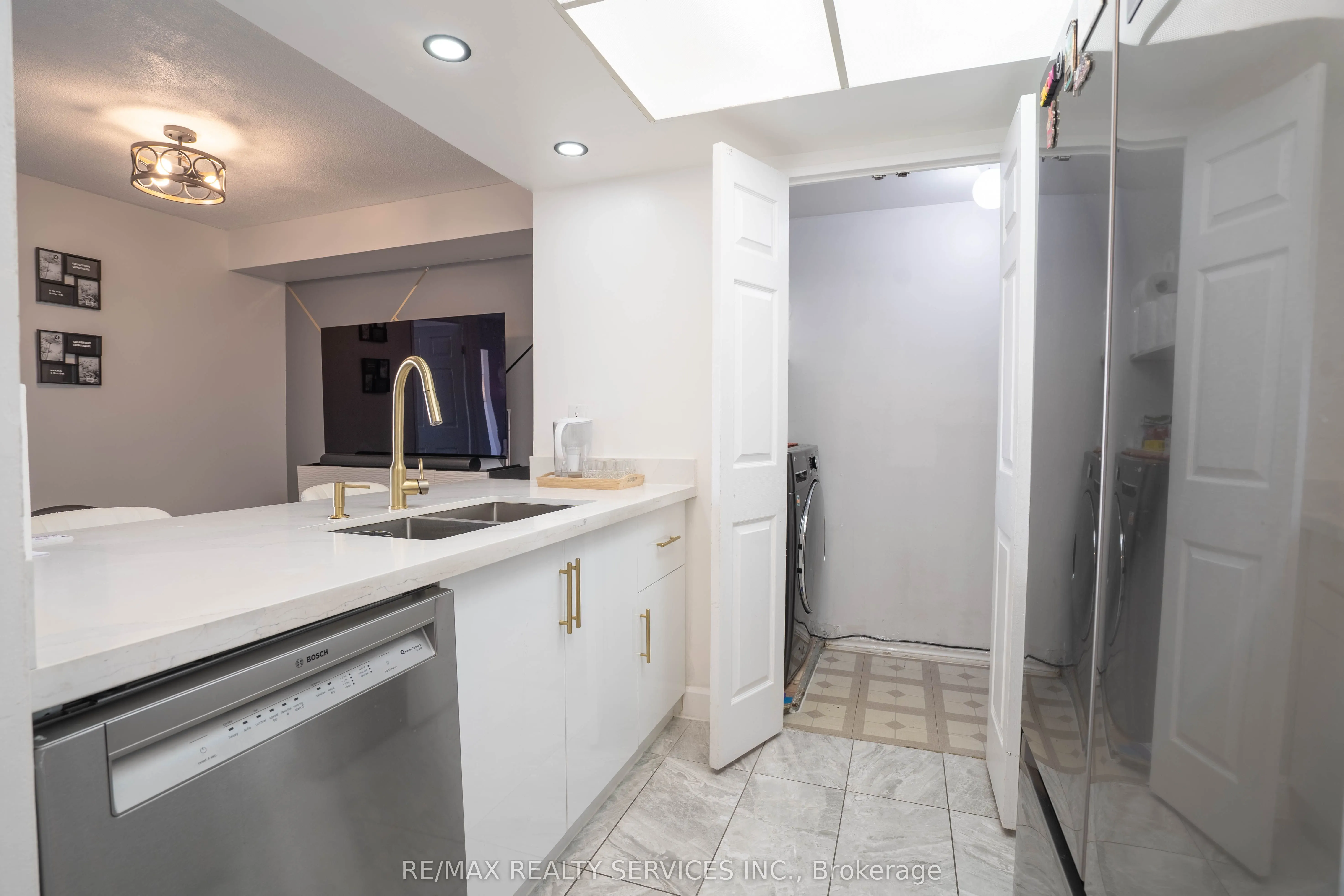 285 Enfield Place S, #1001