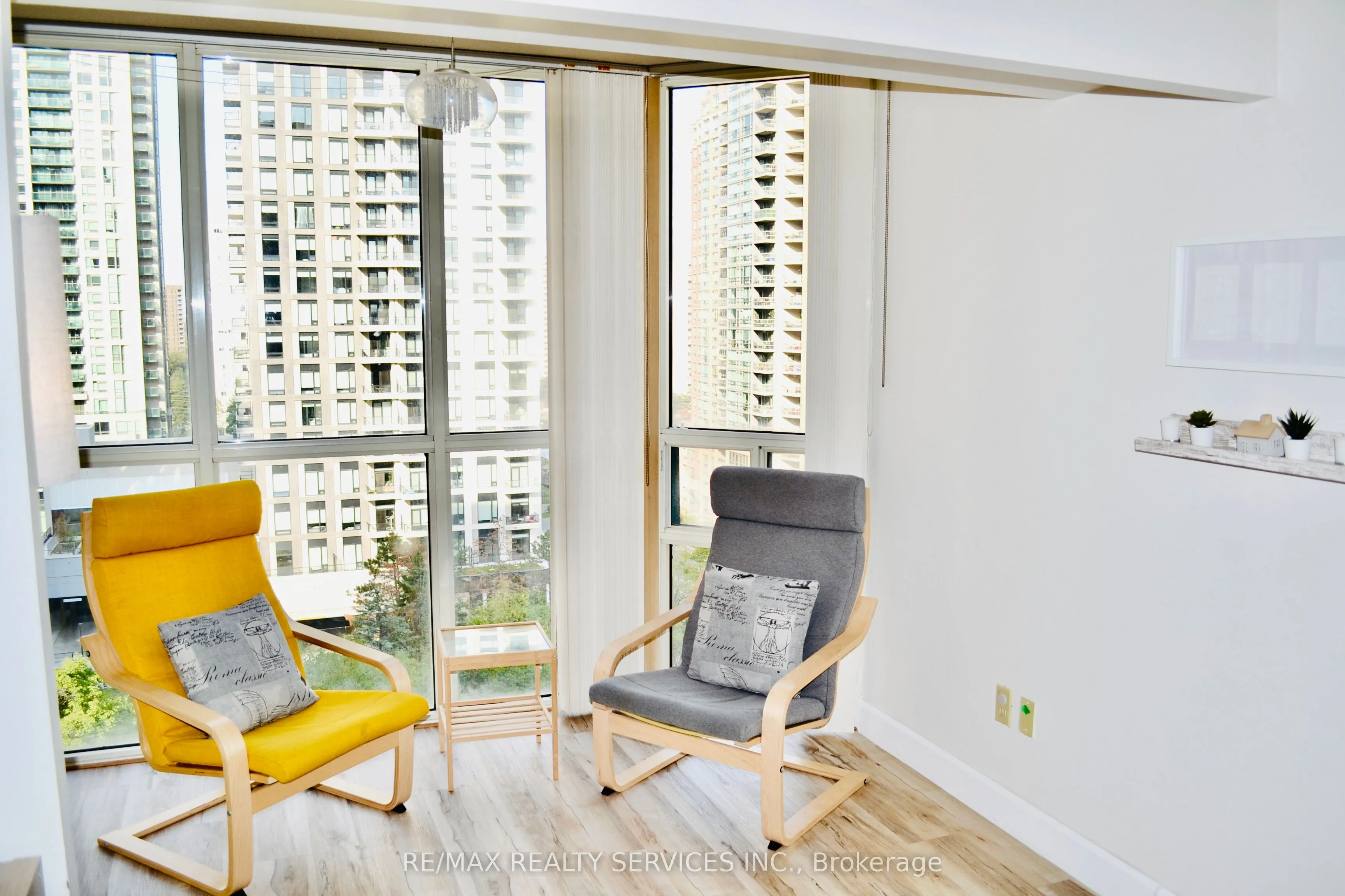 285 Enfield Place S, #1001