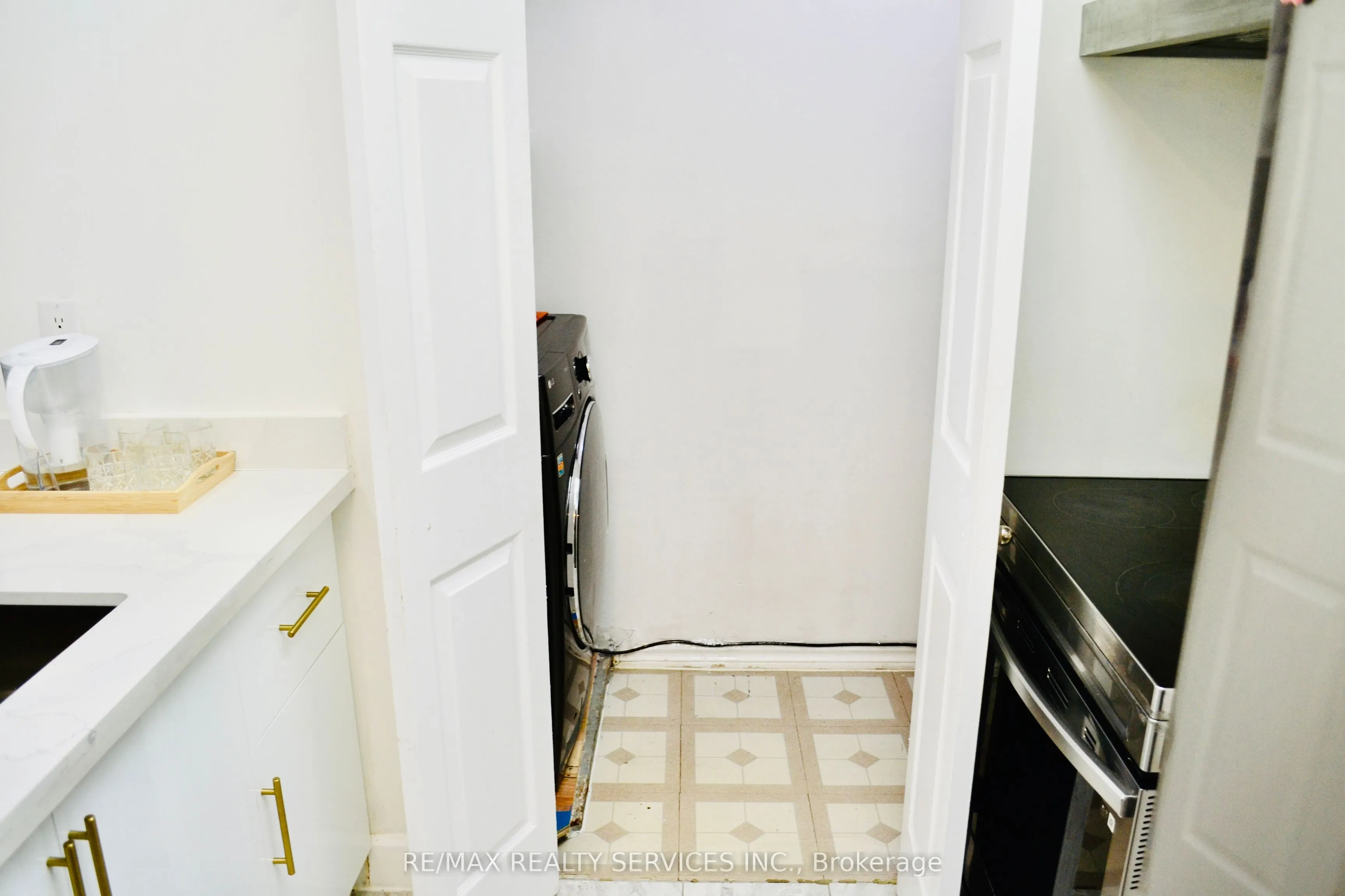 285 Enfield Place S, #1001