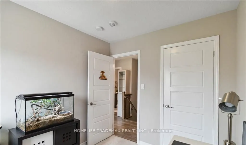 3061 Mistletoe Gardens