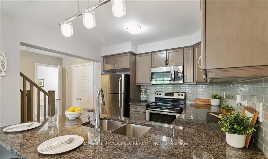 3061 Mistletoe Gardens