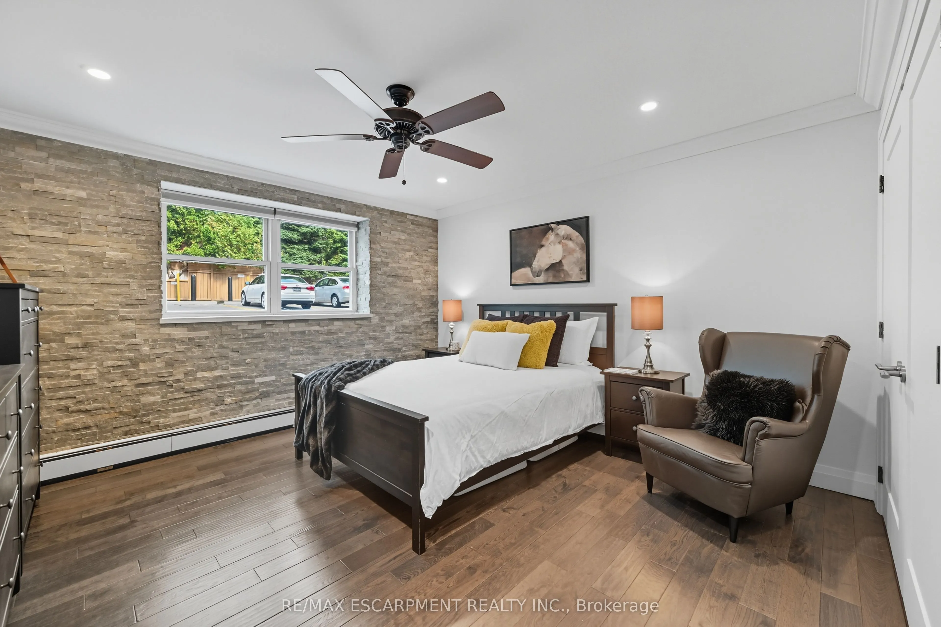 1377 Lakeshore Road, #104
